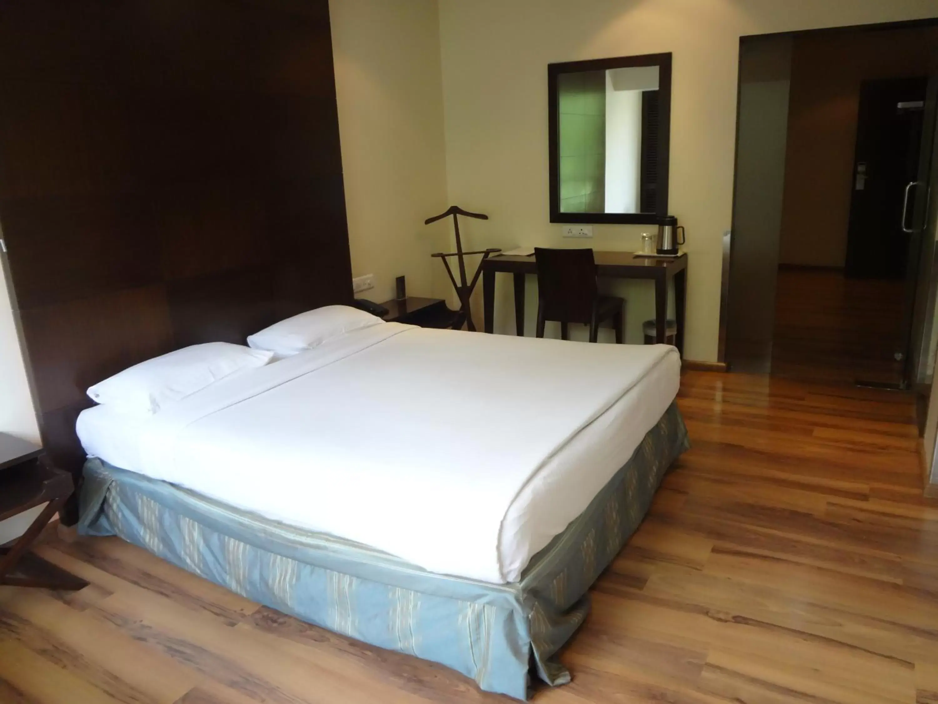 Photo of the whole room, Bed in Shantai Hotel