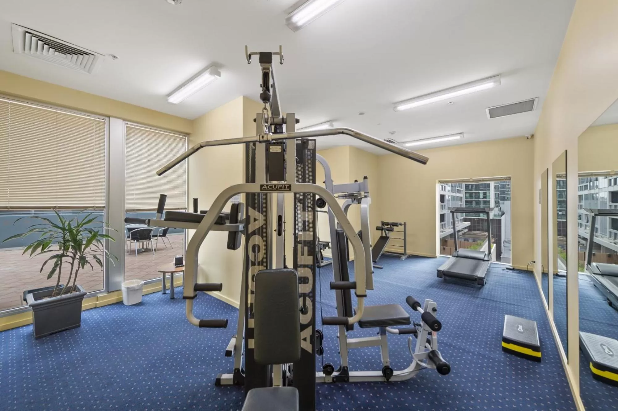 Fitness centre/facilities in YEHS Hotel Melbourne CBD