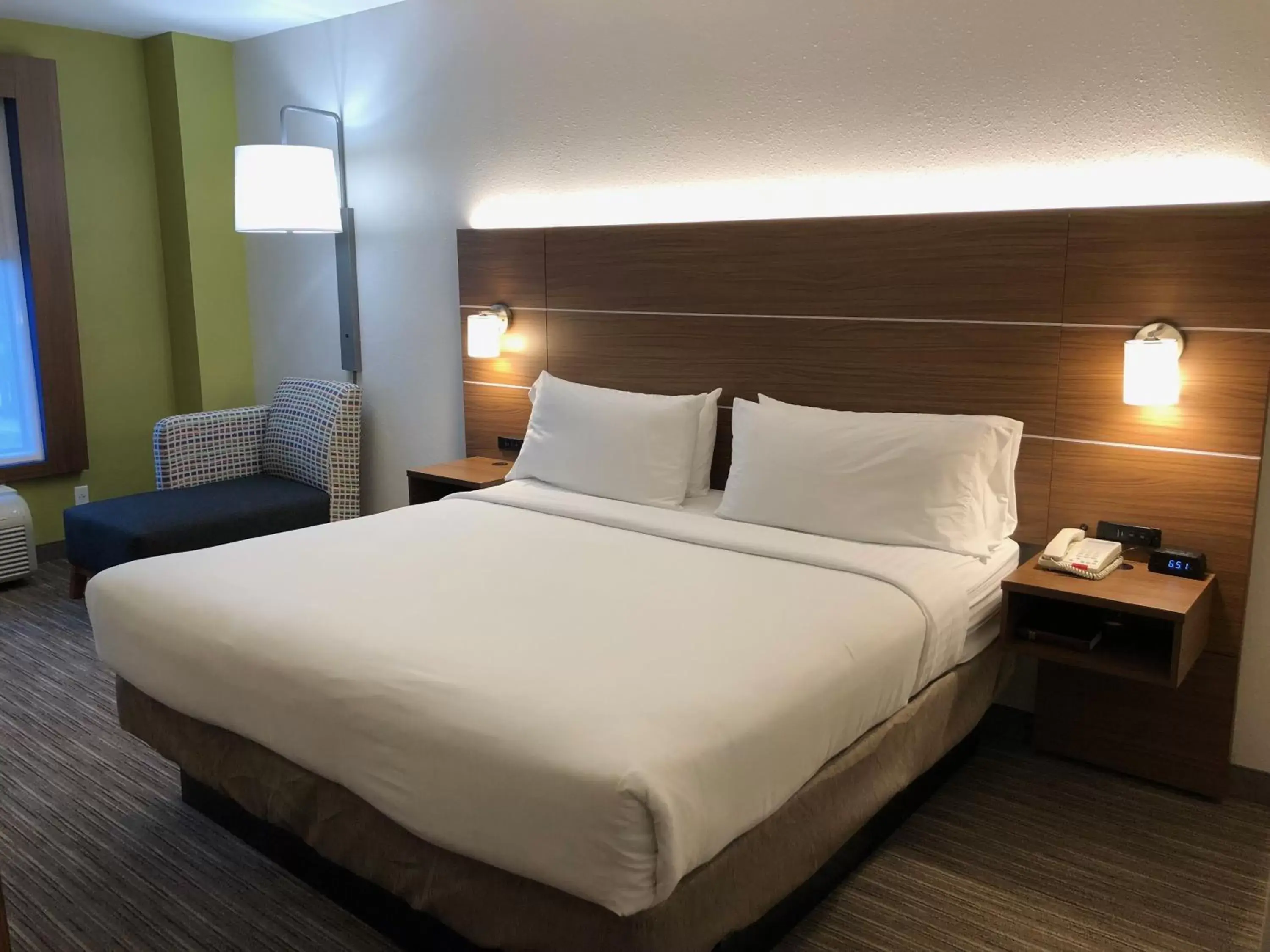 Photo of the whole room, Bed in Holiday Inn Express Arlington Interstate 20 Parks Mall, an IHG Hotel