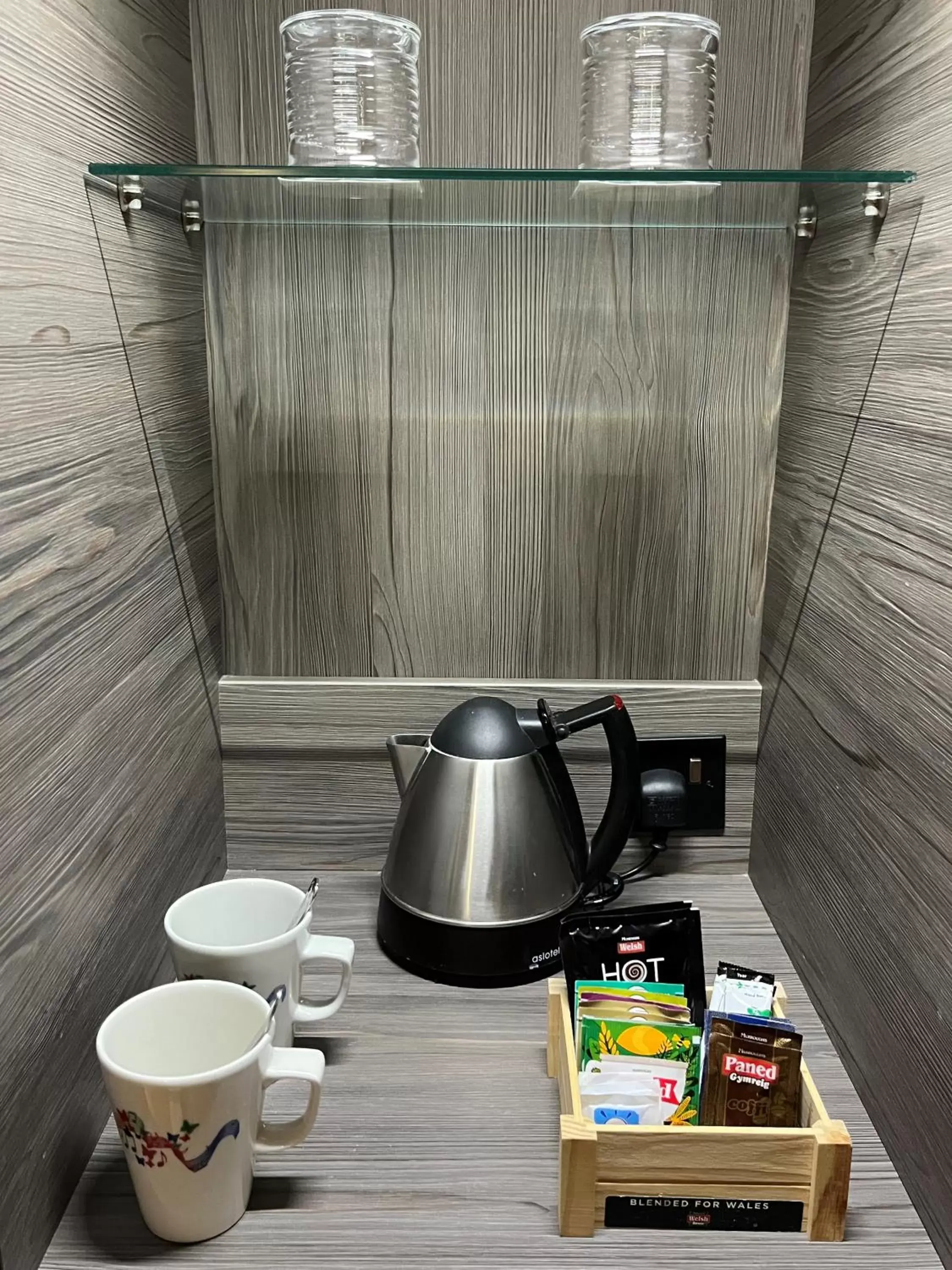 Coffee/tea facilities, Kitchen/Kitchenette in Hotel Indigo - Cardiff, an IHG Hotel