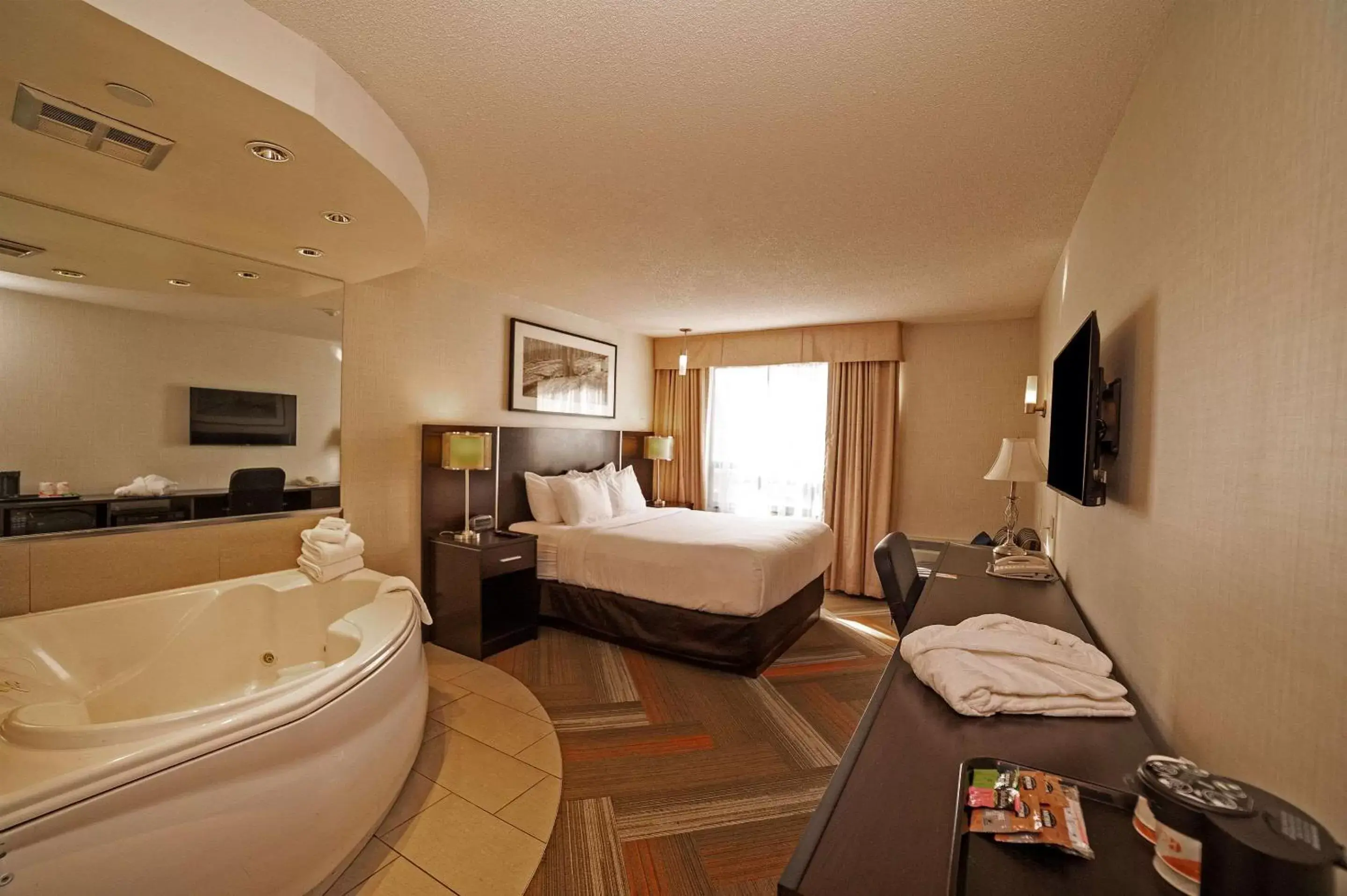 Photo of the whole room, Bathroom in Quality Hotel Burlington