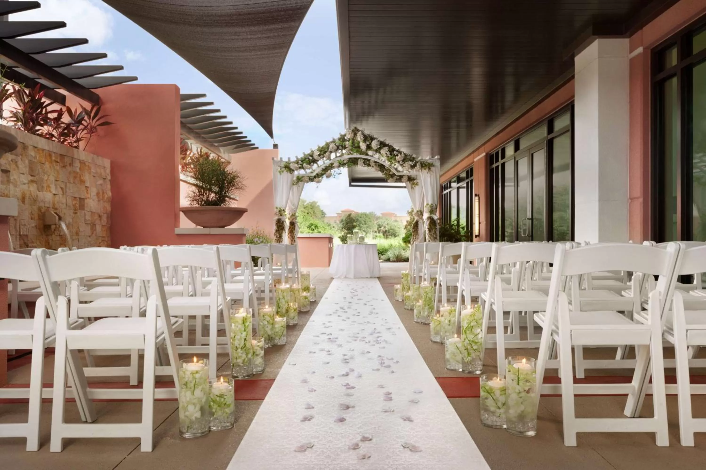 Property building in Embassy Suites by Hilton Orlando Lake Buena Vista South