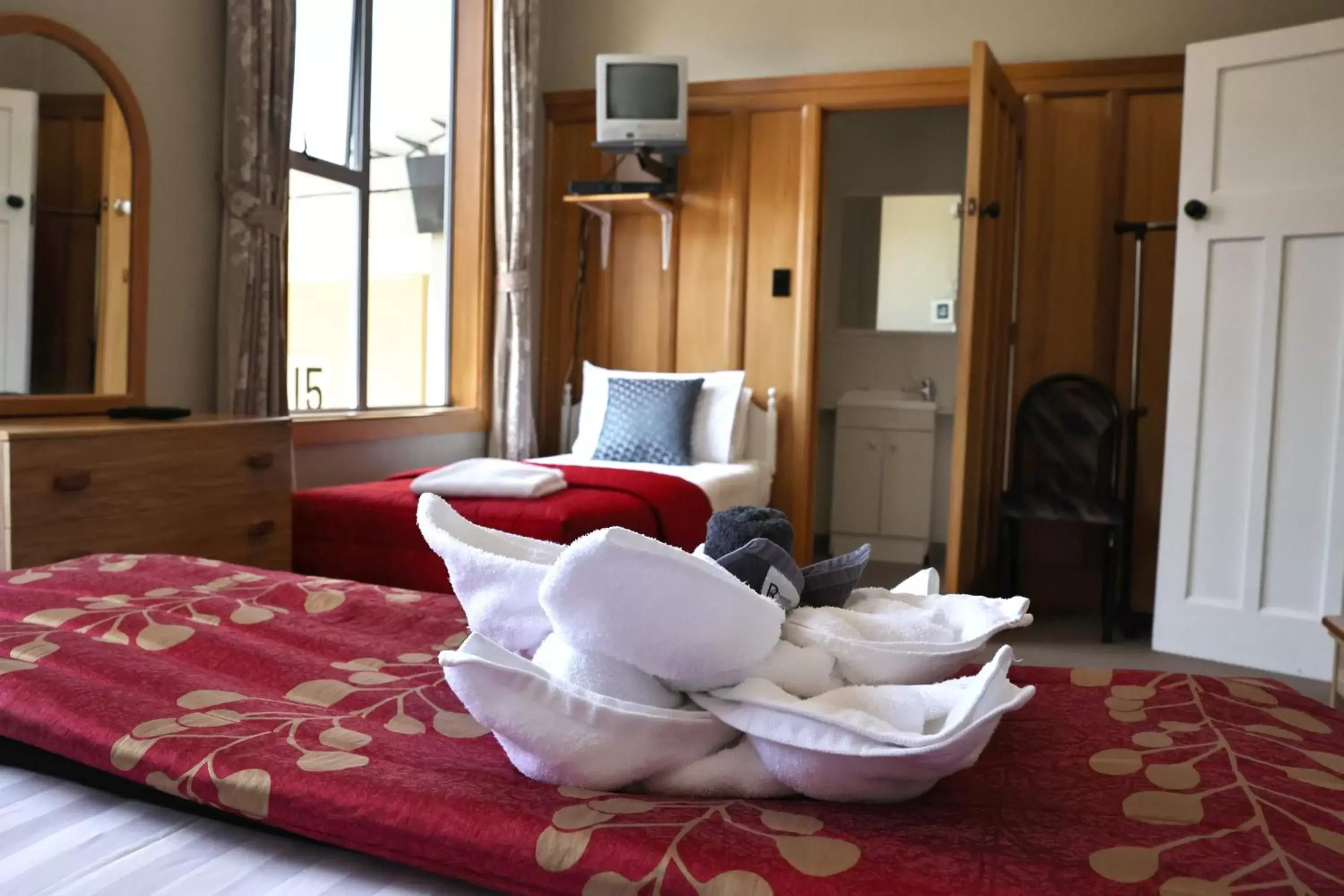 Bed in Baywatch Motor Lodge Bed in Baywatch Motor Lodge