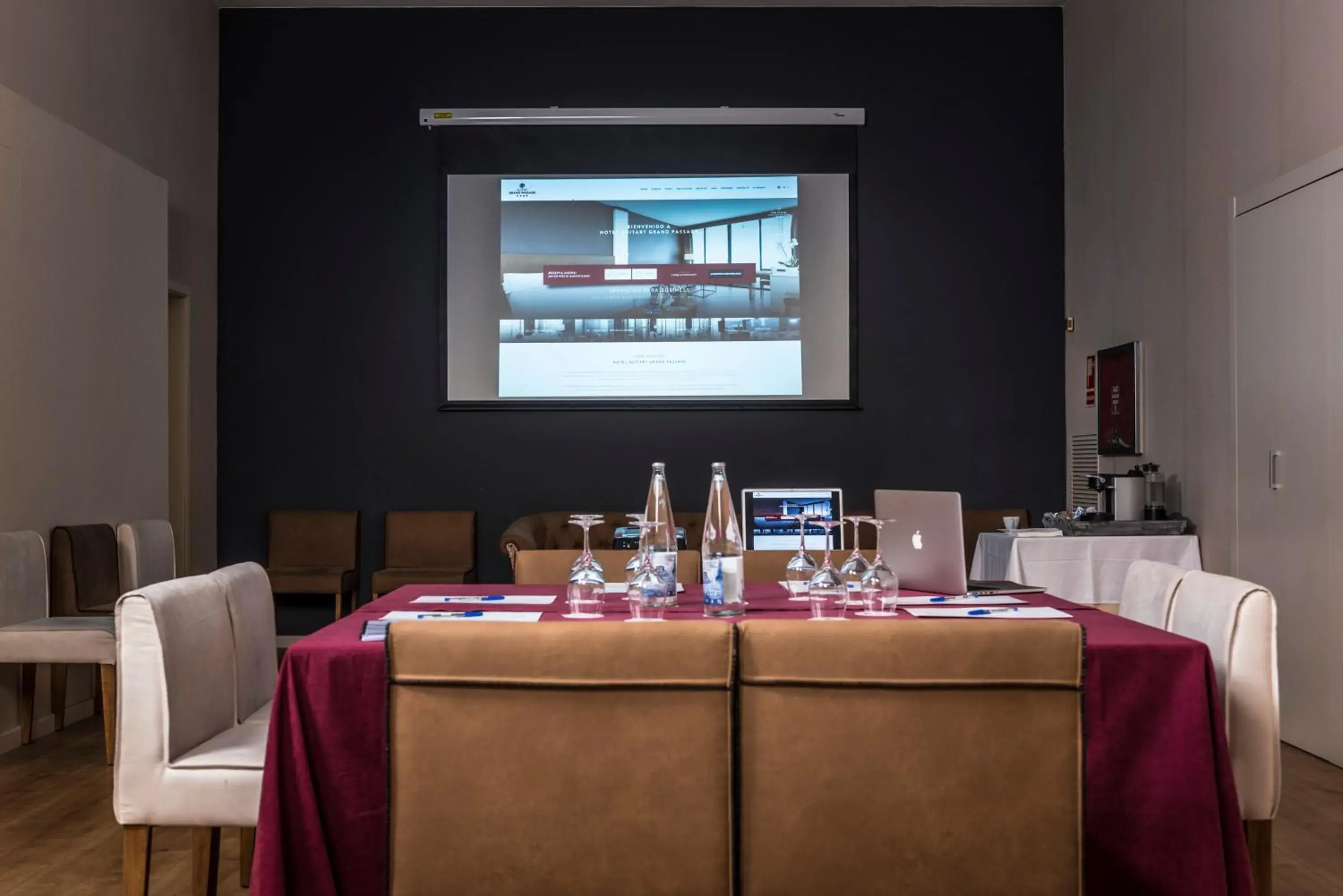 Meeting/conference room, Restaurant/Places to Eat in Guitart Grand Passage