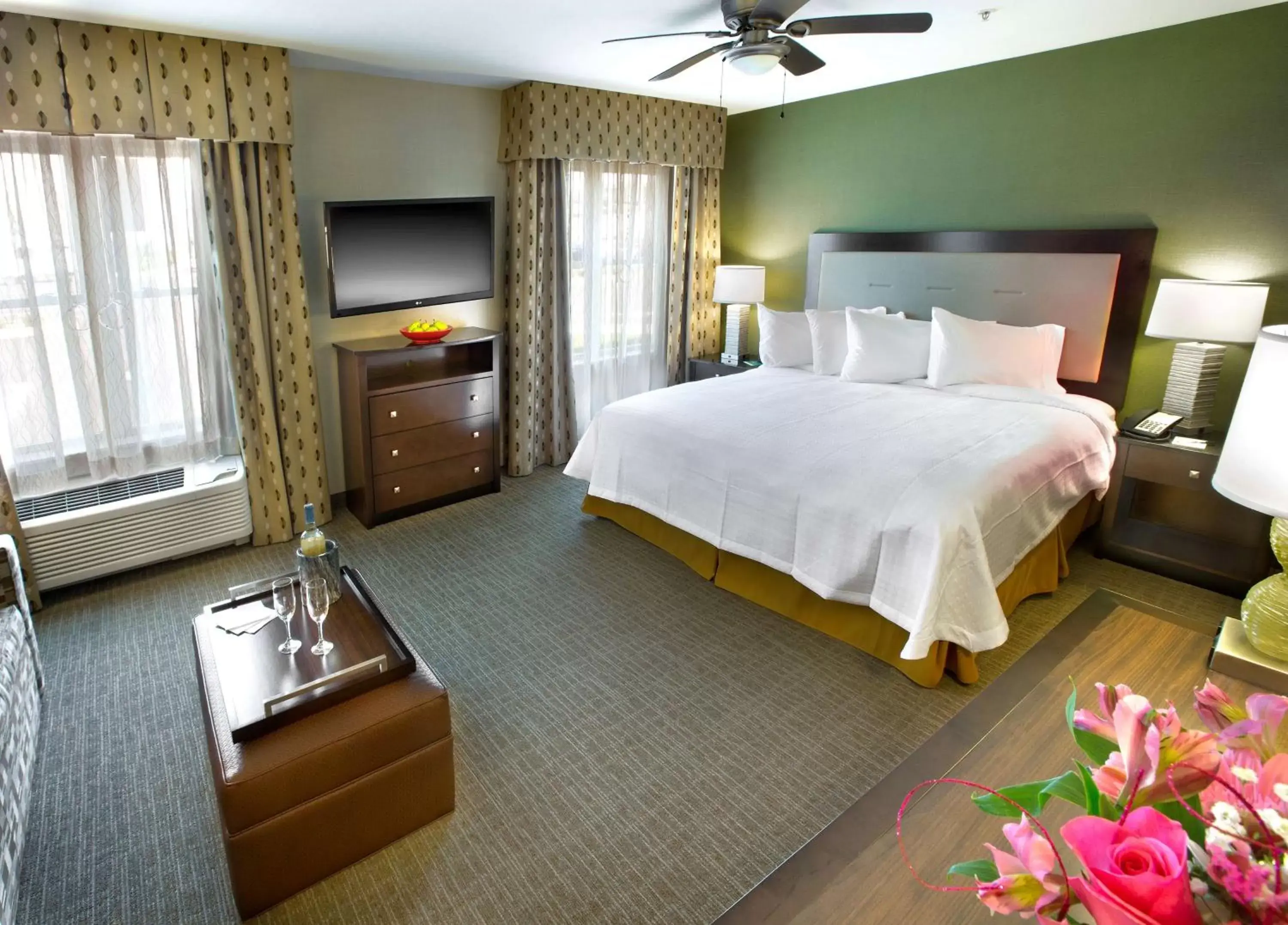 Bed in Homewood Suites by Hilton Newport-Middletown