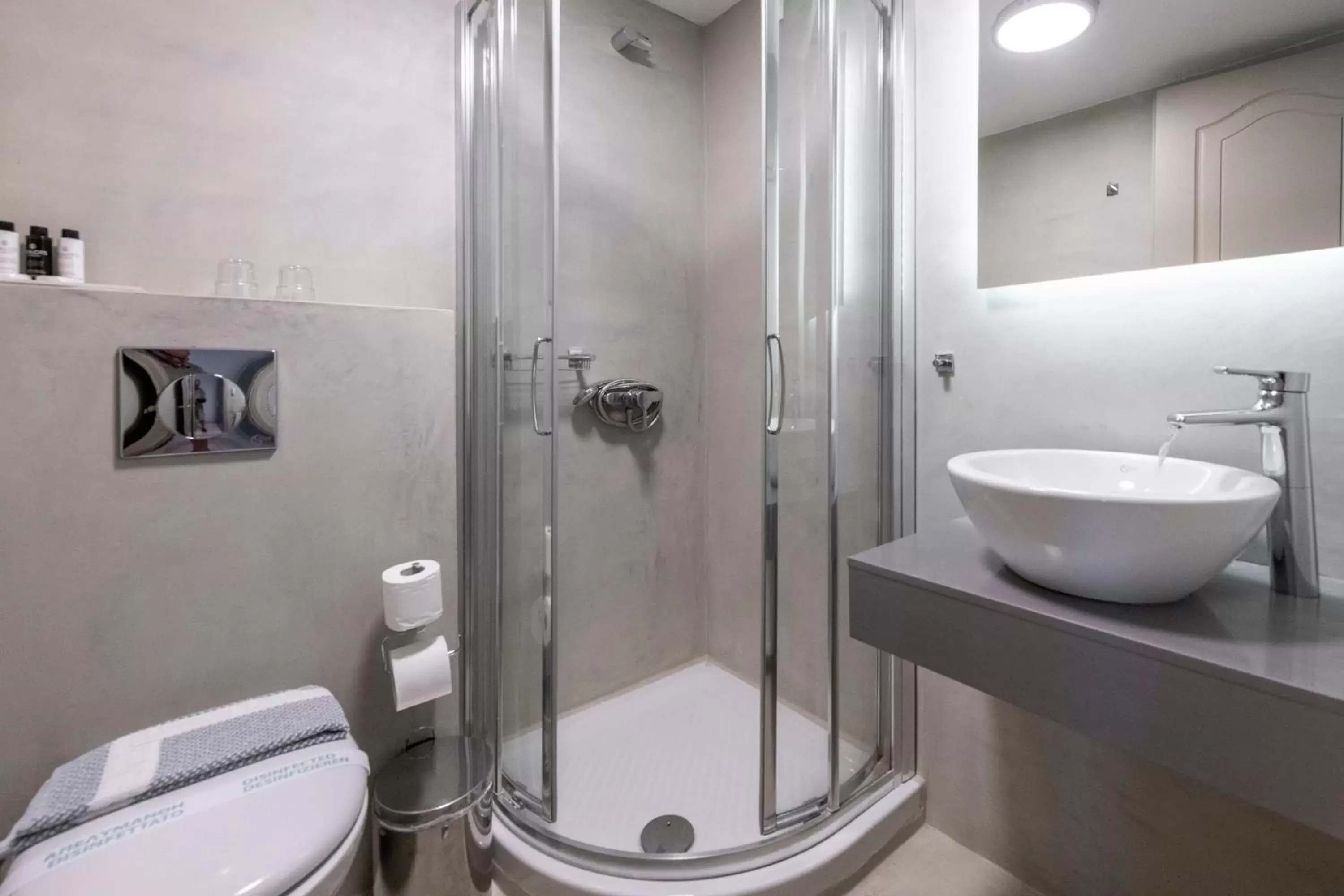 Shower, Bathroom in Parnassos Delphi Hotel