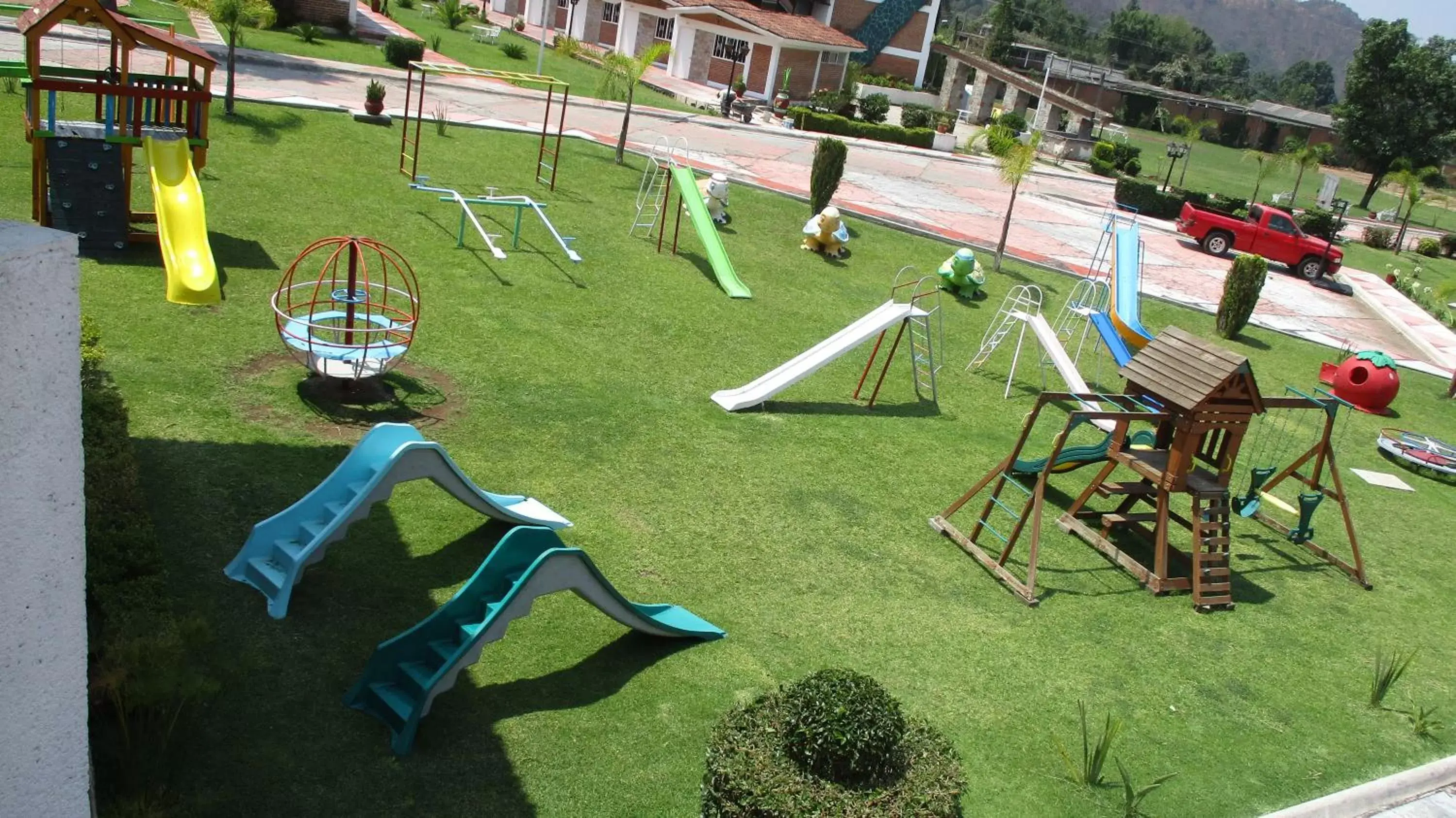 Garden, Children's Play Area in Hotel Villa Monarca Inn