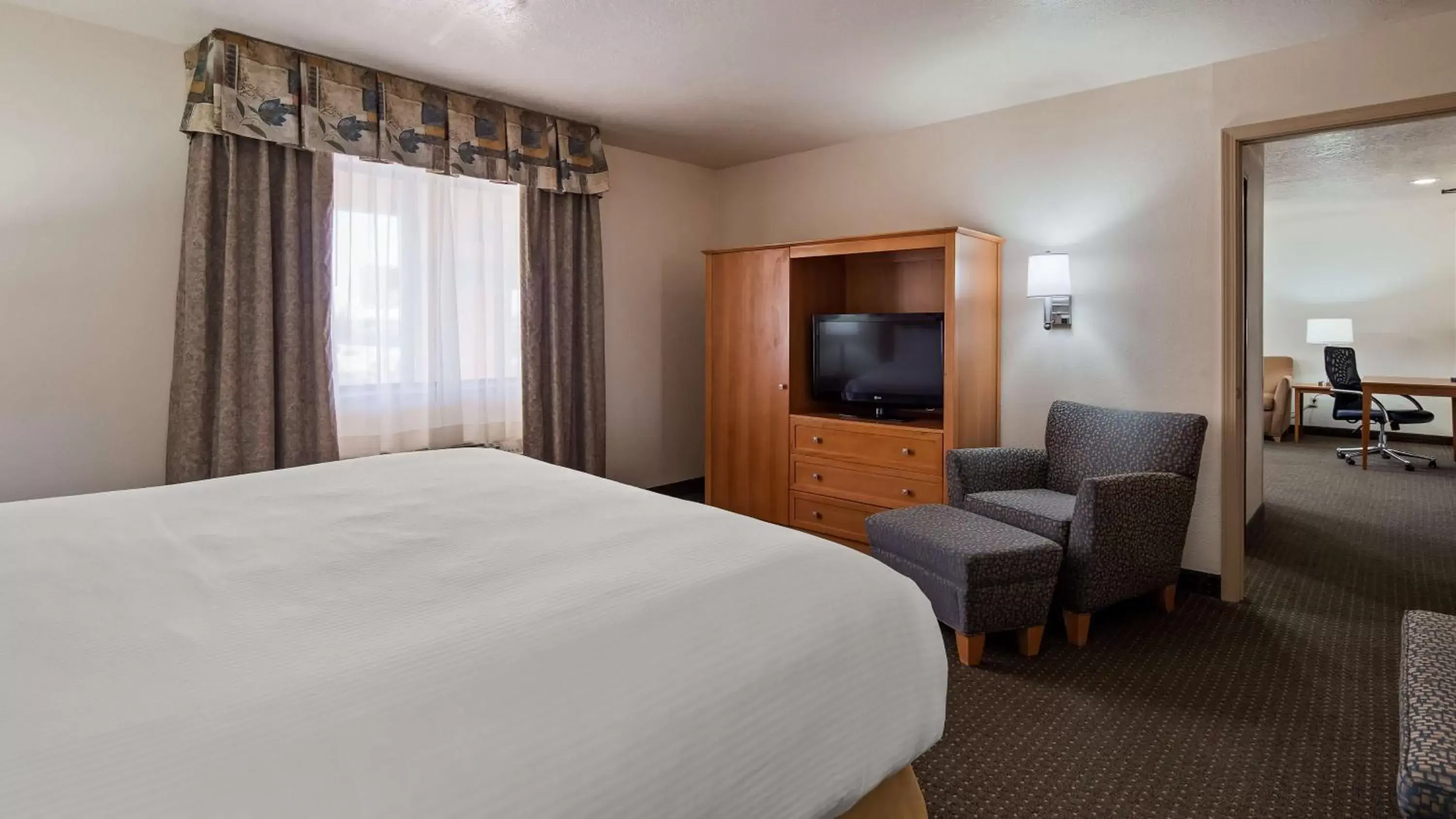 Bedroom in Best Western Socorro Hotel & Suites