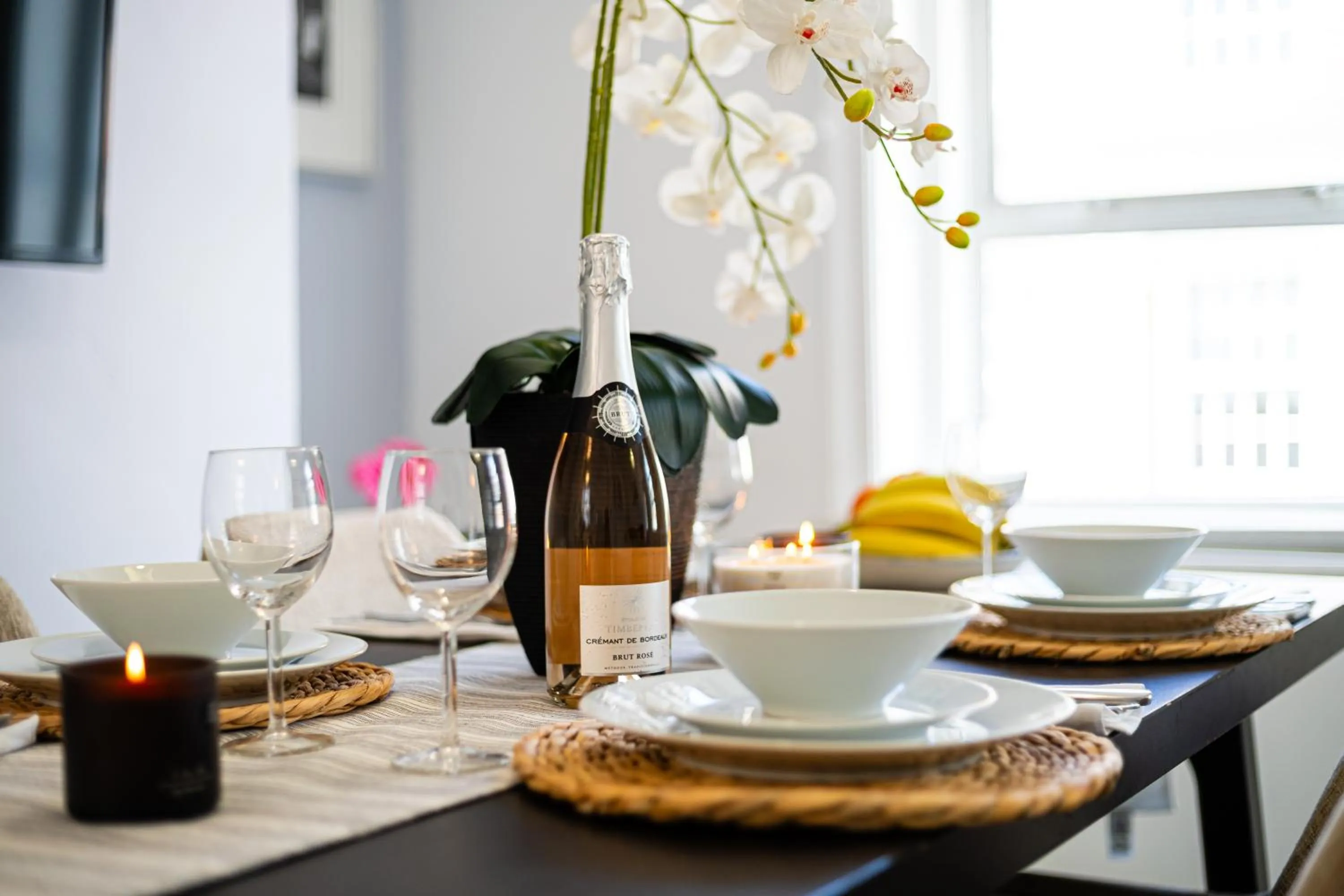 Food and drinks in Bond Street Serviced Apartment