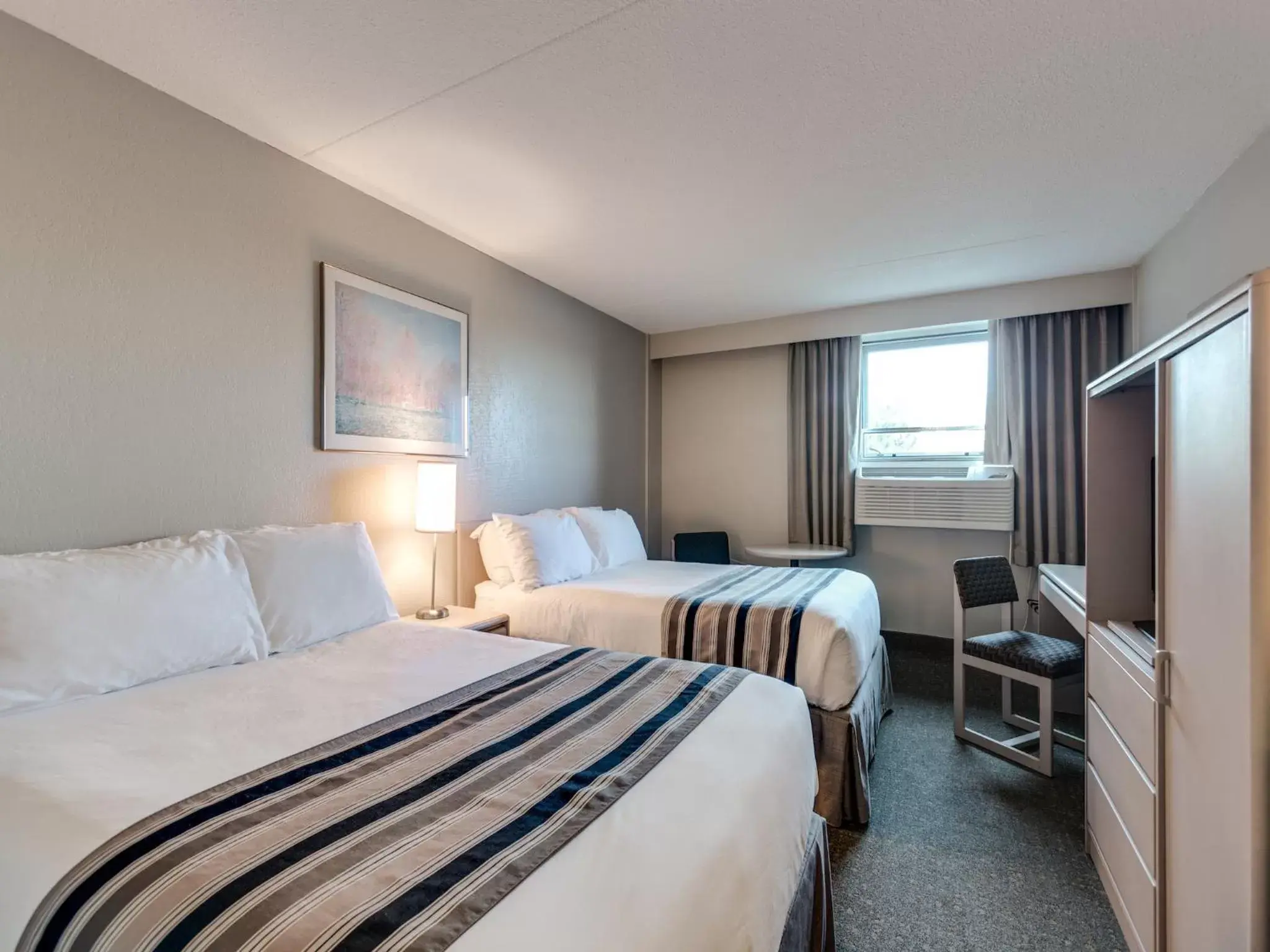 Day, Bed in Heritage Inn Hotel & Convention Centre - Saskatoon
