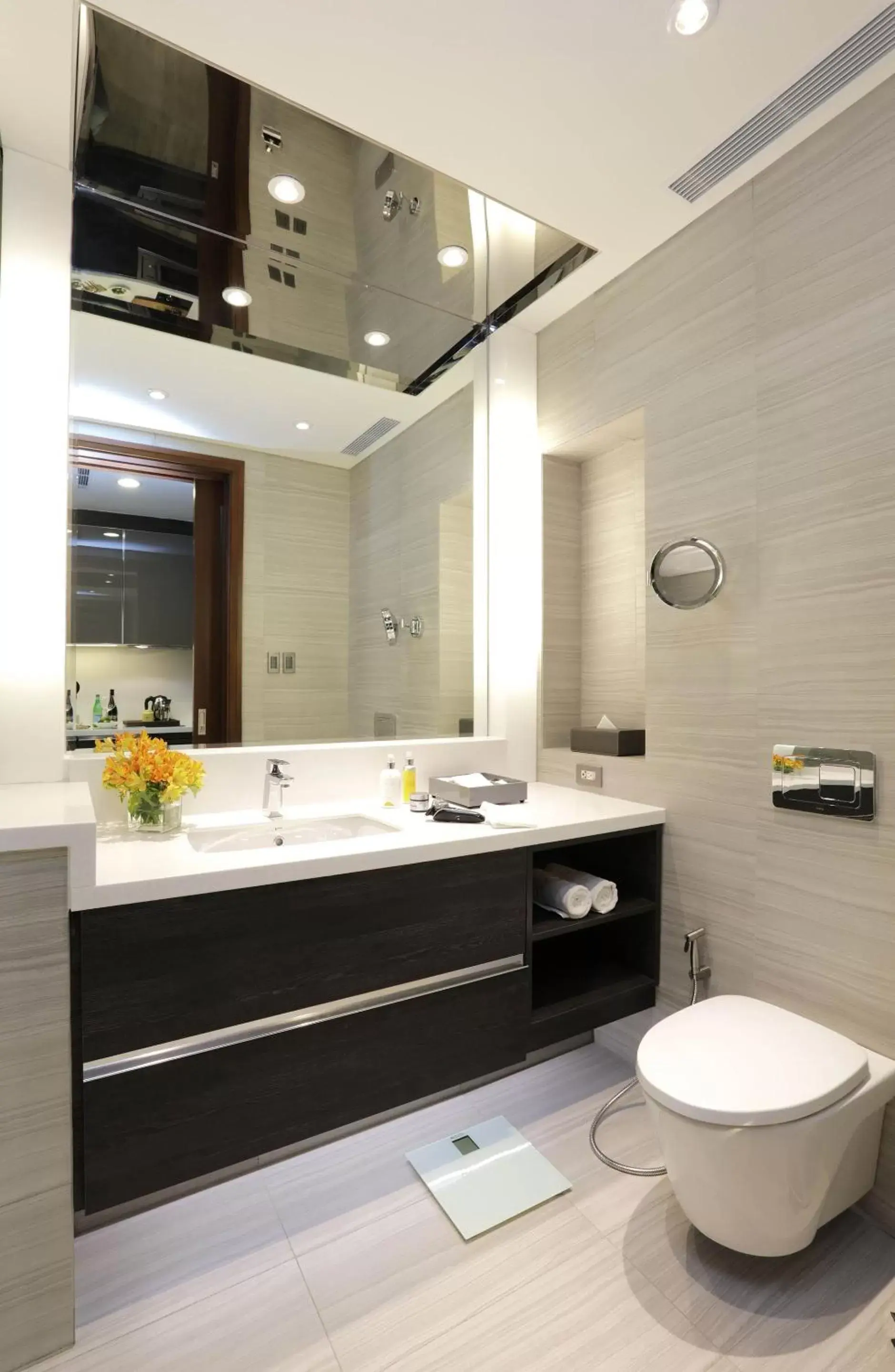 Bathroom in Makati Diamond Residences