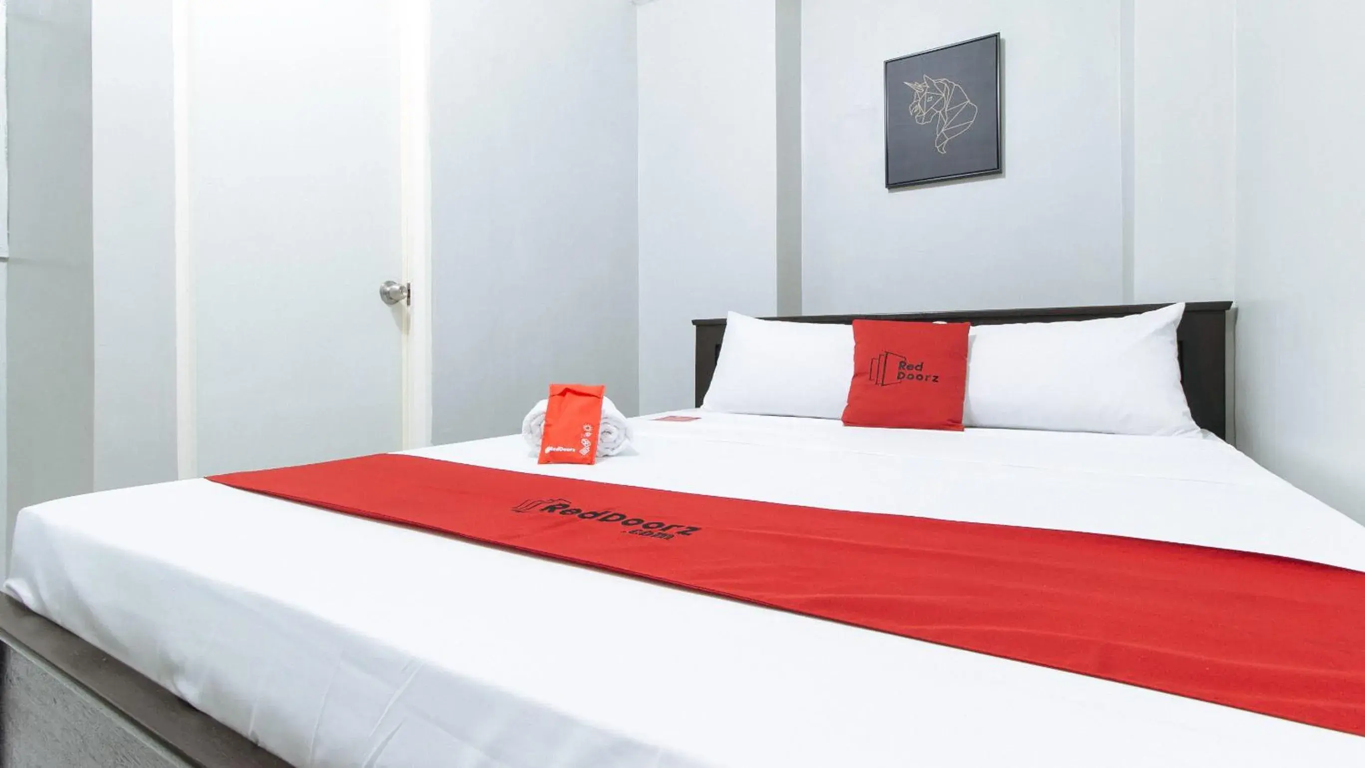 Bed in RedDoorz near Pasay Rotonda