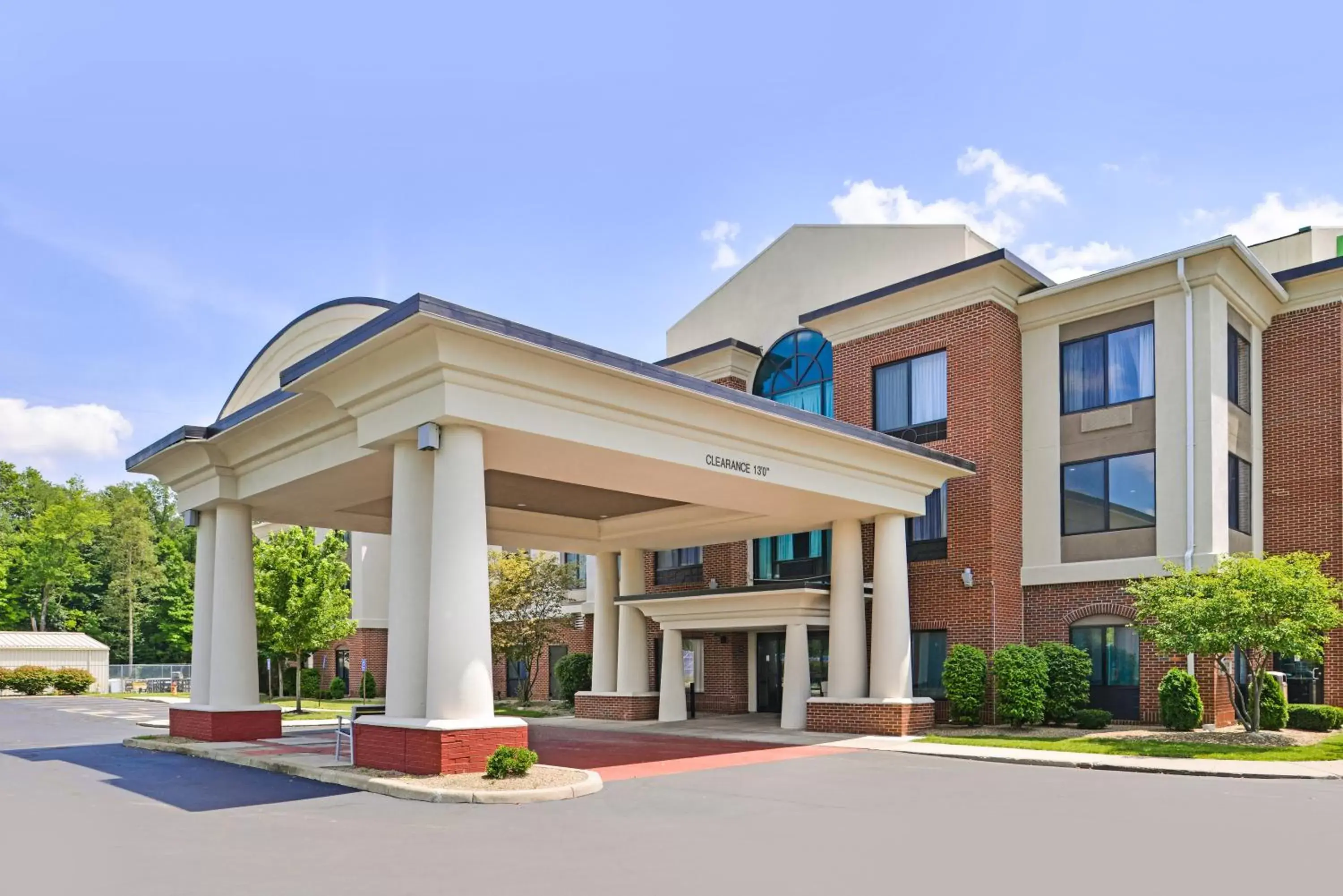 Property Building in Holiday Inn Express Hotel & Suites Youngstown - North Lima/Boardman, an IHG Hotel