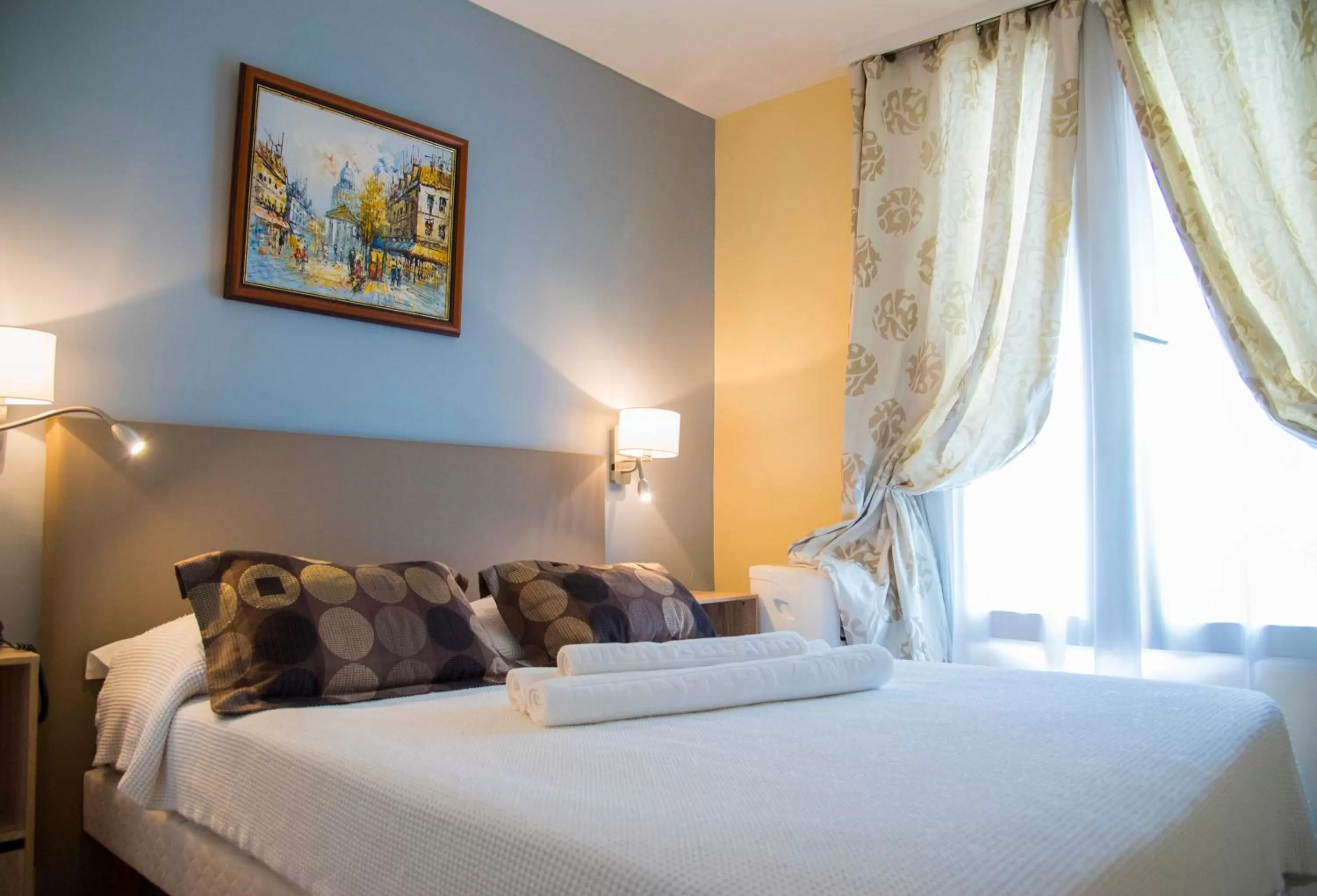 Bedroom, Bed in Hôtel du Mont Blanc