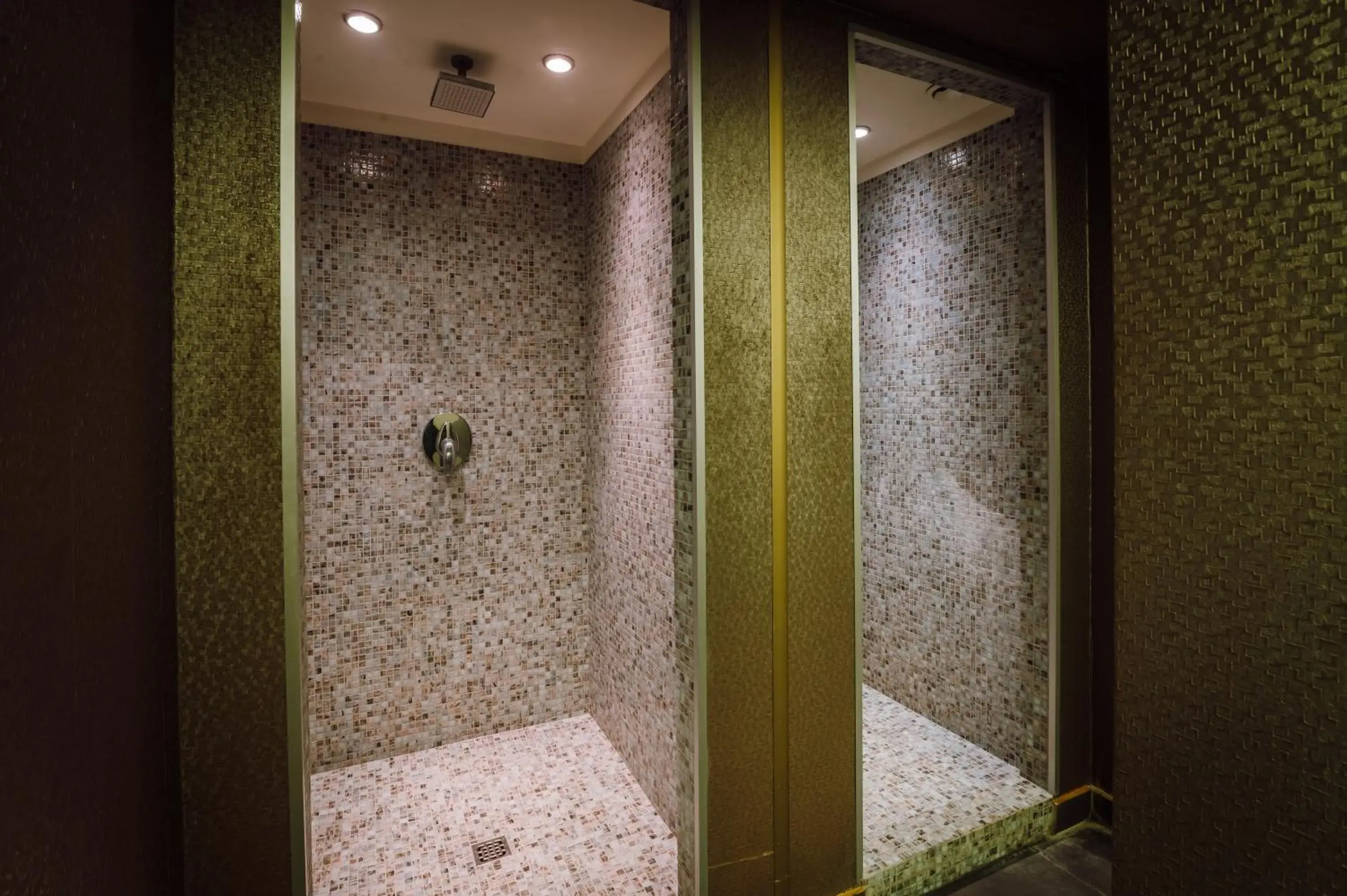 Bathroom in Plaza V Hotel