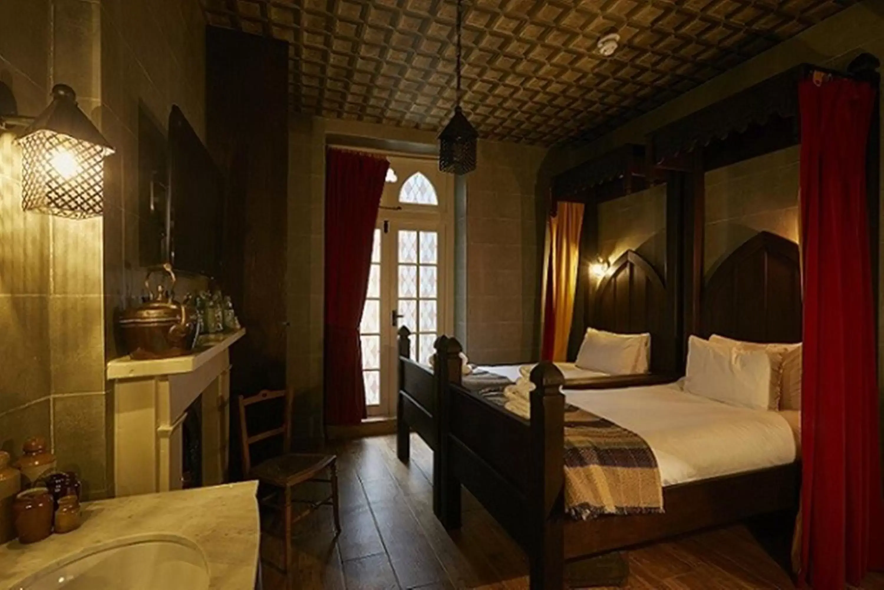 Twin Enchanted Chamber in Georgian House Hotel