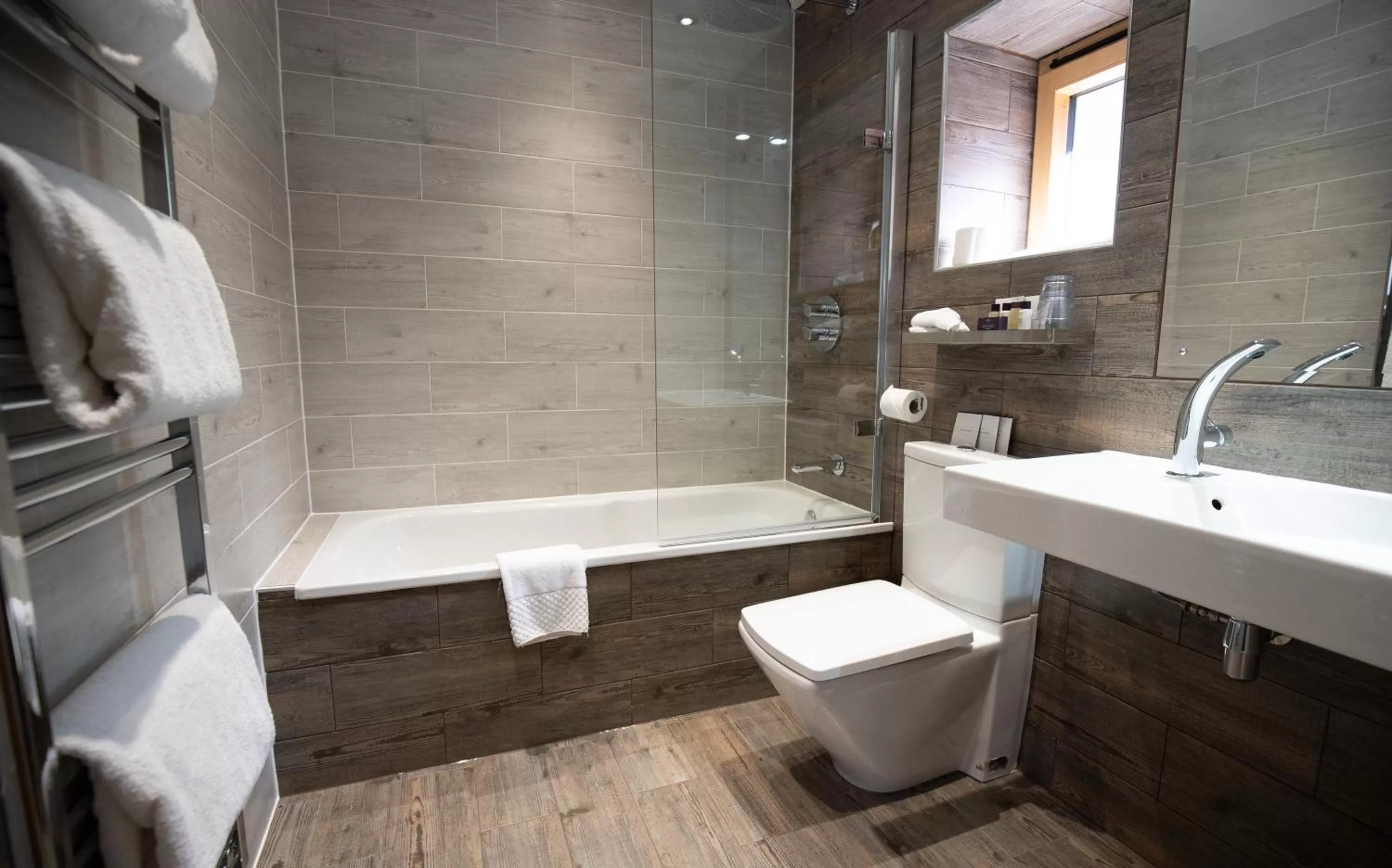 Toilet in Skeabost House Hotel