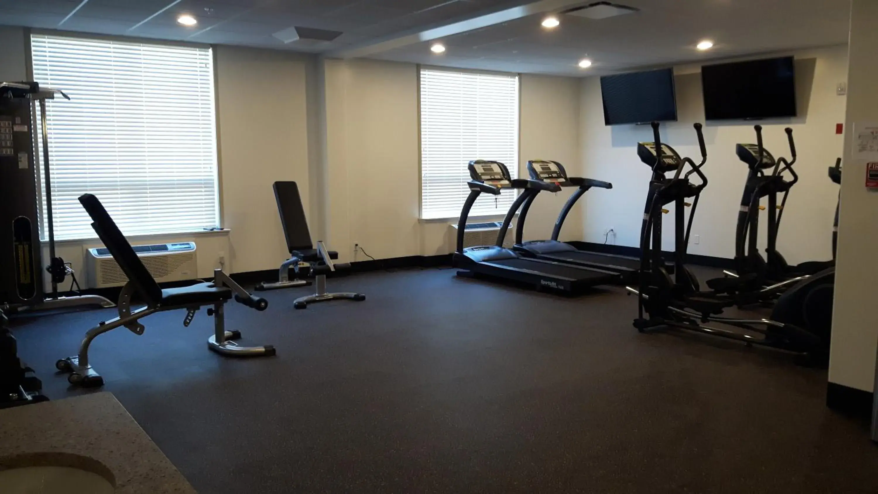 Fitness centre/facilities, Fitness Center/Facilities in Encore Suites by Service Plus Inns