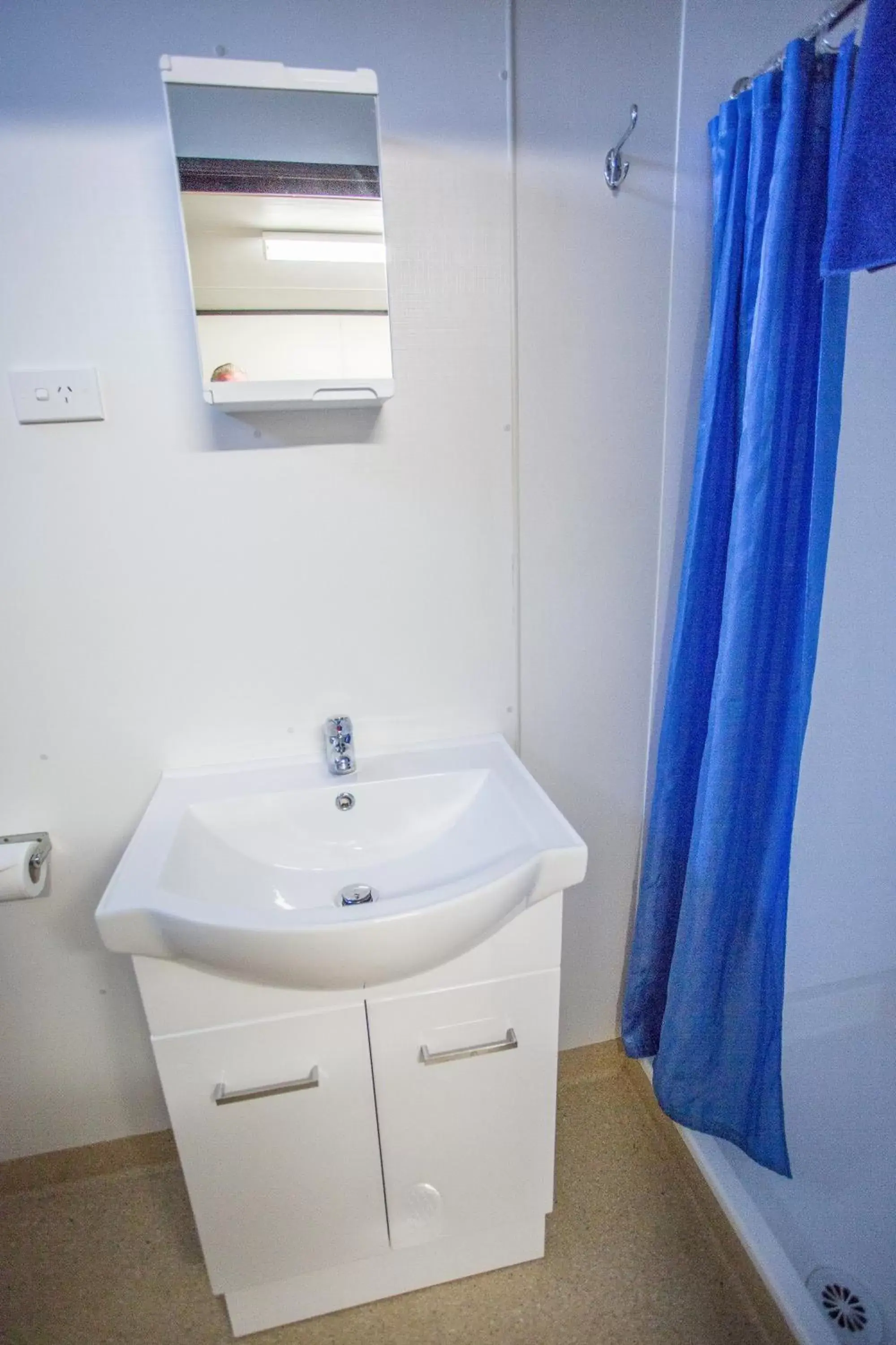Shower, Bathroom in Leichhardt Accommodation