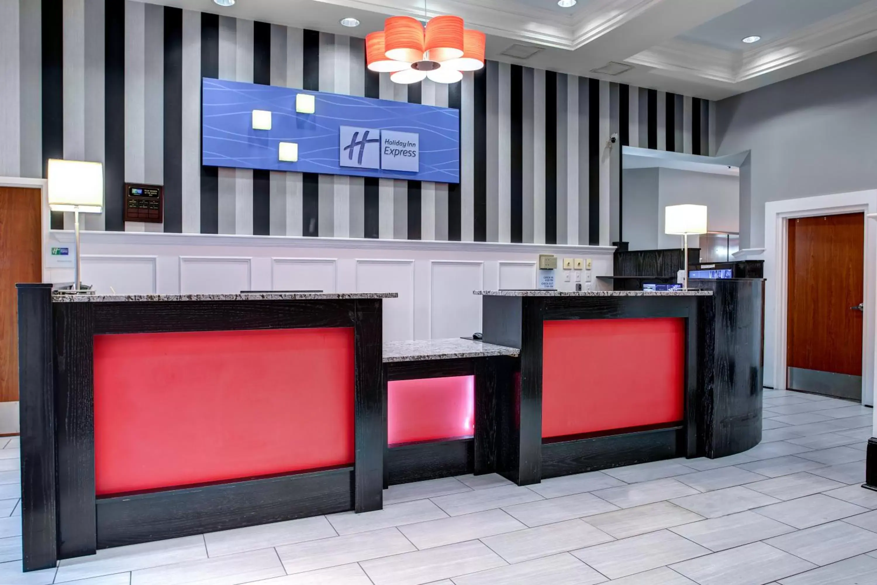 Property building, Lobby/Reception in Holiday Inn Express Hotel & Suites Pittsburgh-South Side, an IHG Hotel