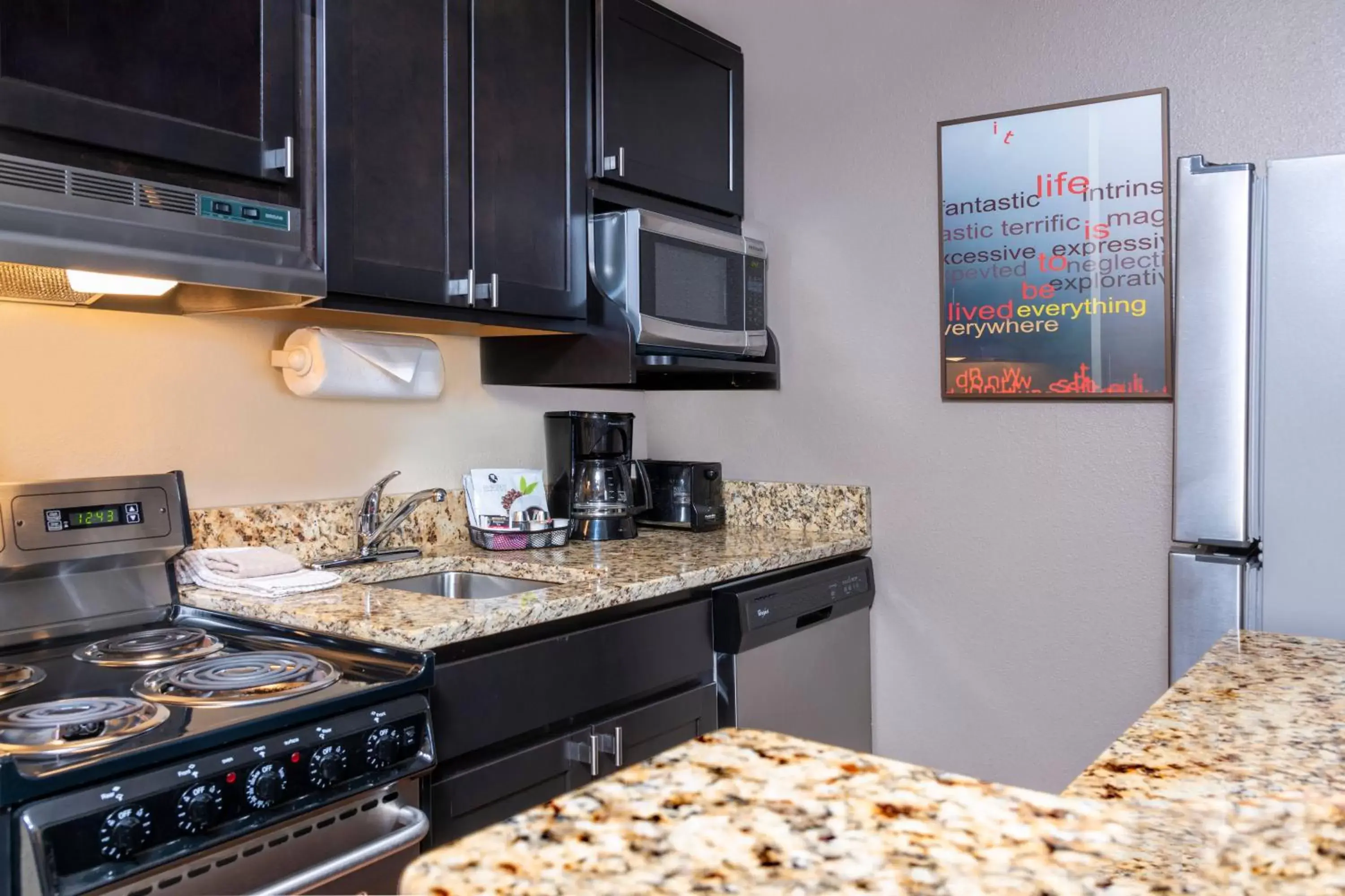 Kitchen or kitchenette, Kitchen/Kitchenette in TownePlace Suites by Marriott East Lansing