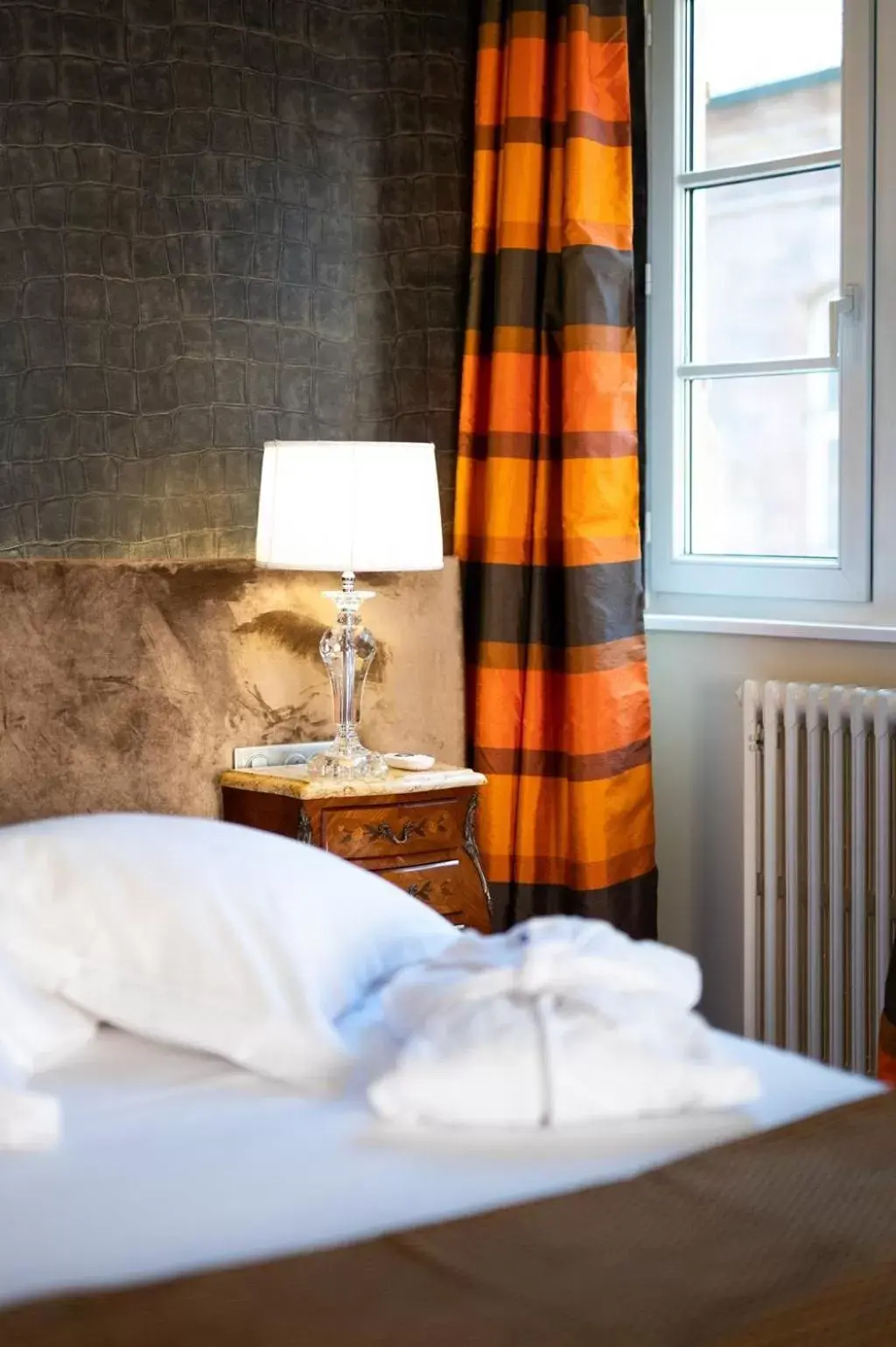 Bedroom, Bathroom in Hotel Suisse