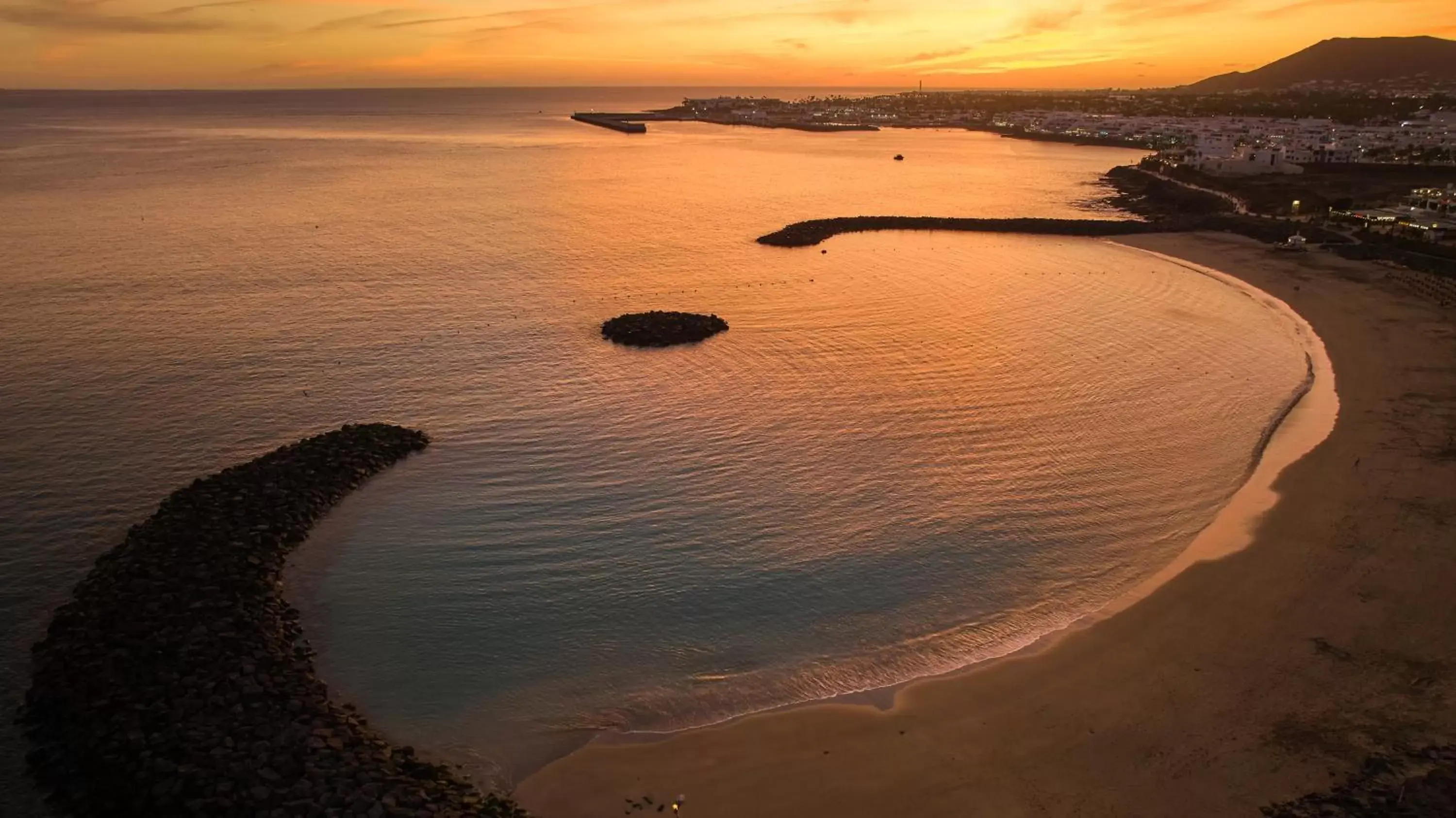 Beach in Dreams Lanzarote Playa Dorada Resort & Spa