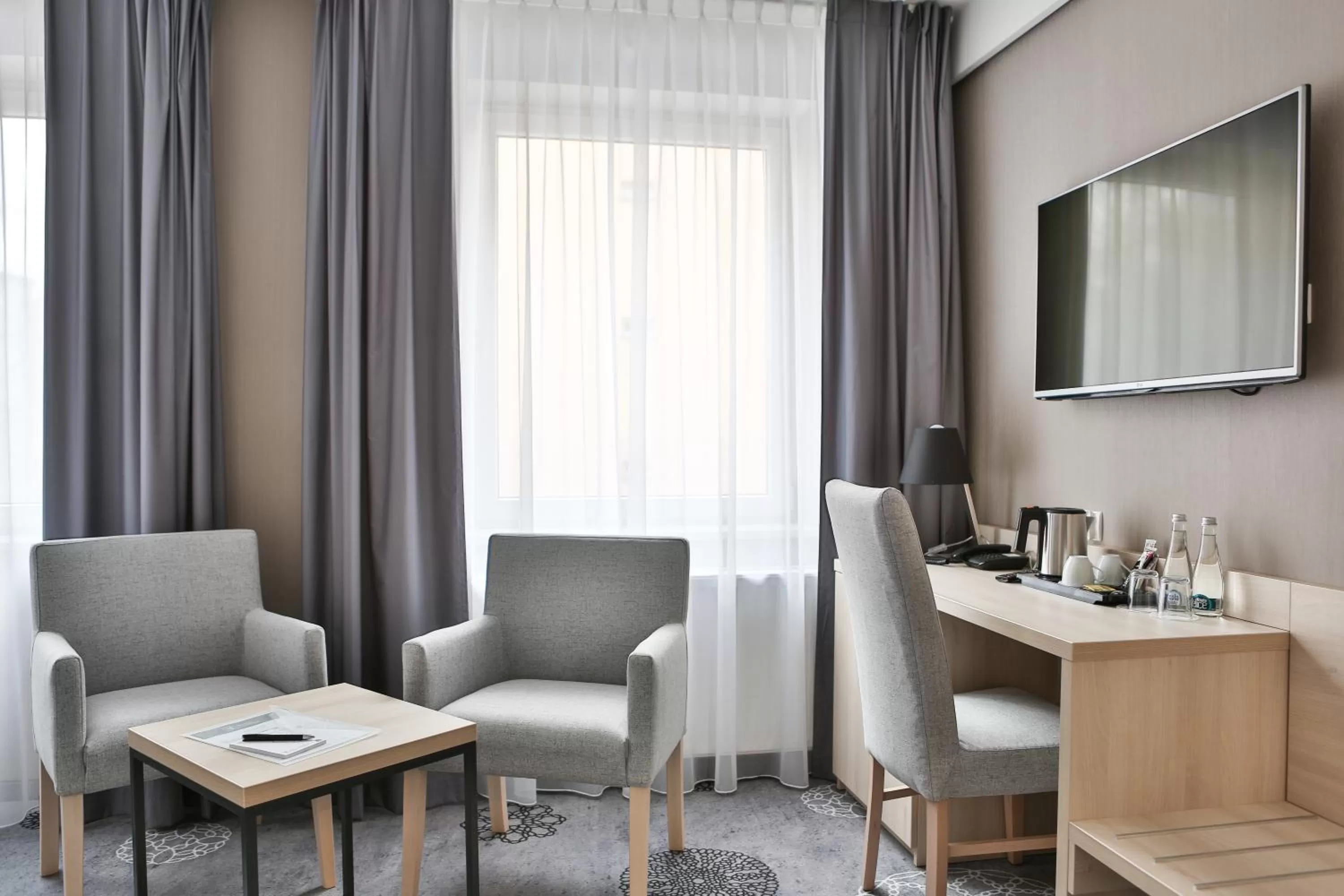 Photo of the whole room in Hotel Lantier & Swimming Pool Zone