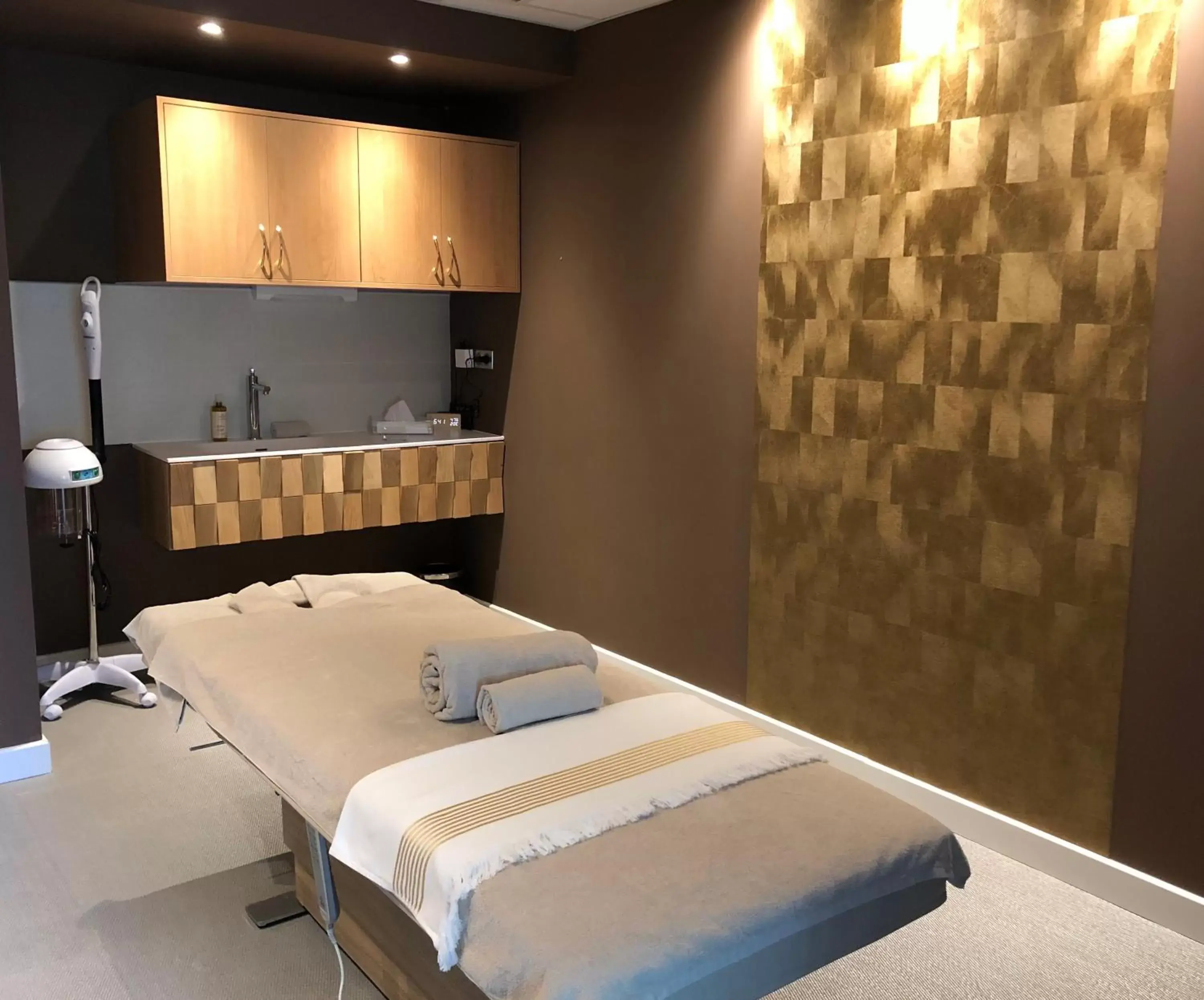 Massage in Le Diana Hôtel & Spa NUXE