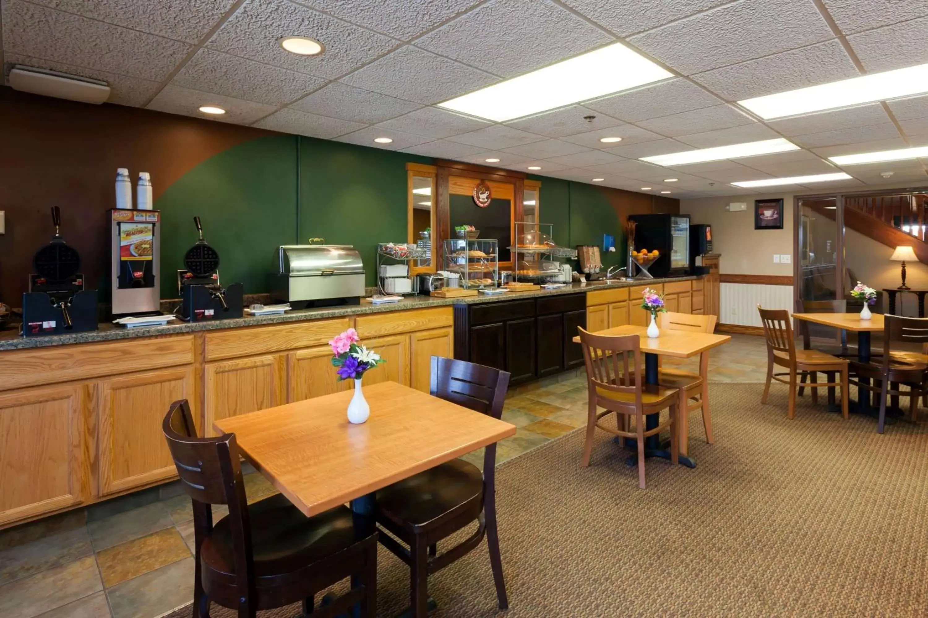 Restaurant/Places to Eat in AmericInn by Wyndham Valley City Conference Center