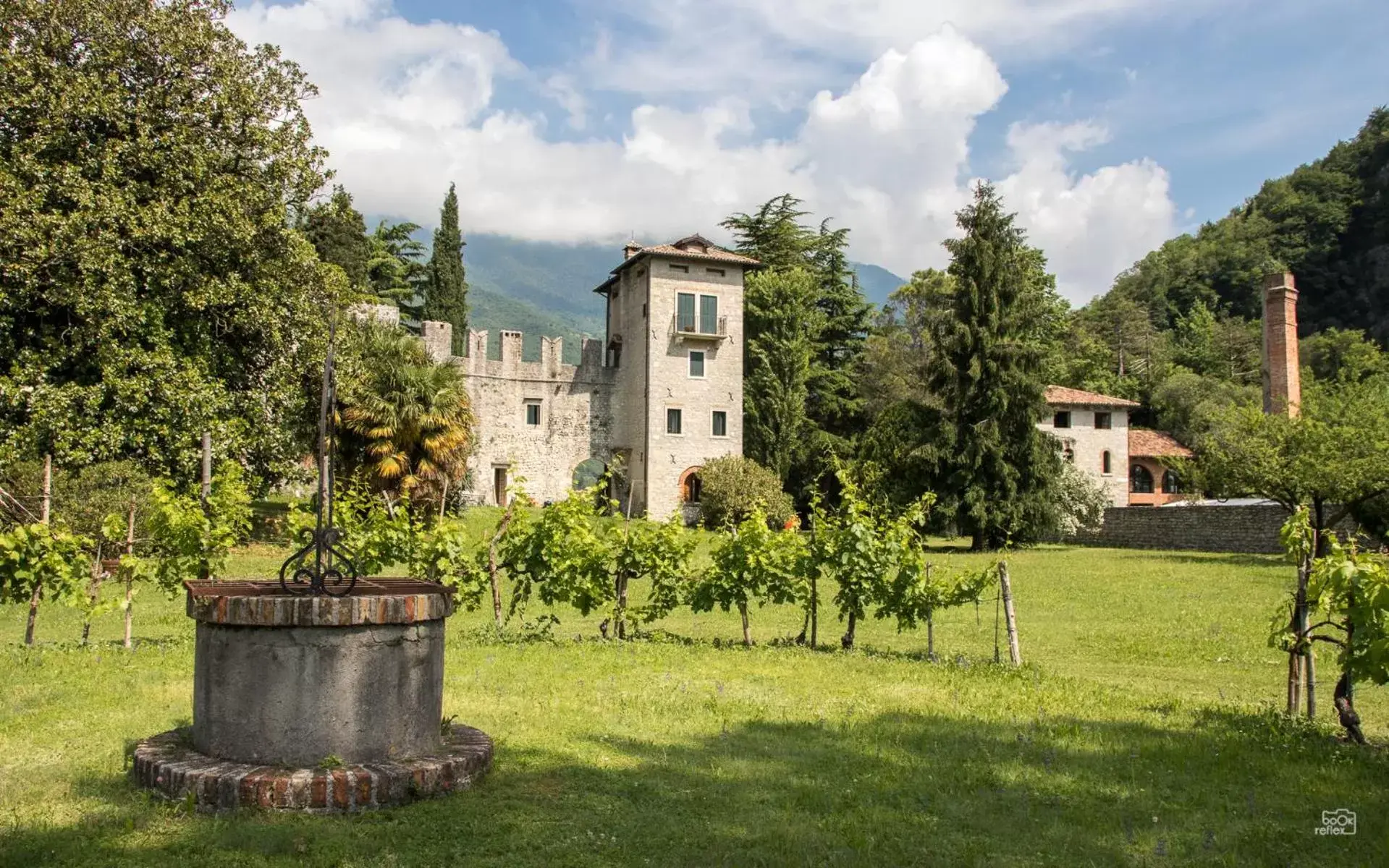 Property Building in Castrum di Serravalle