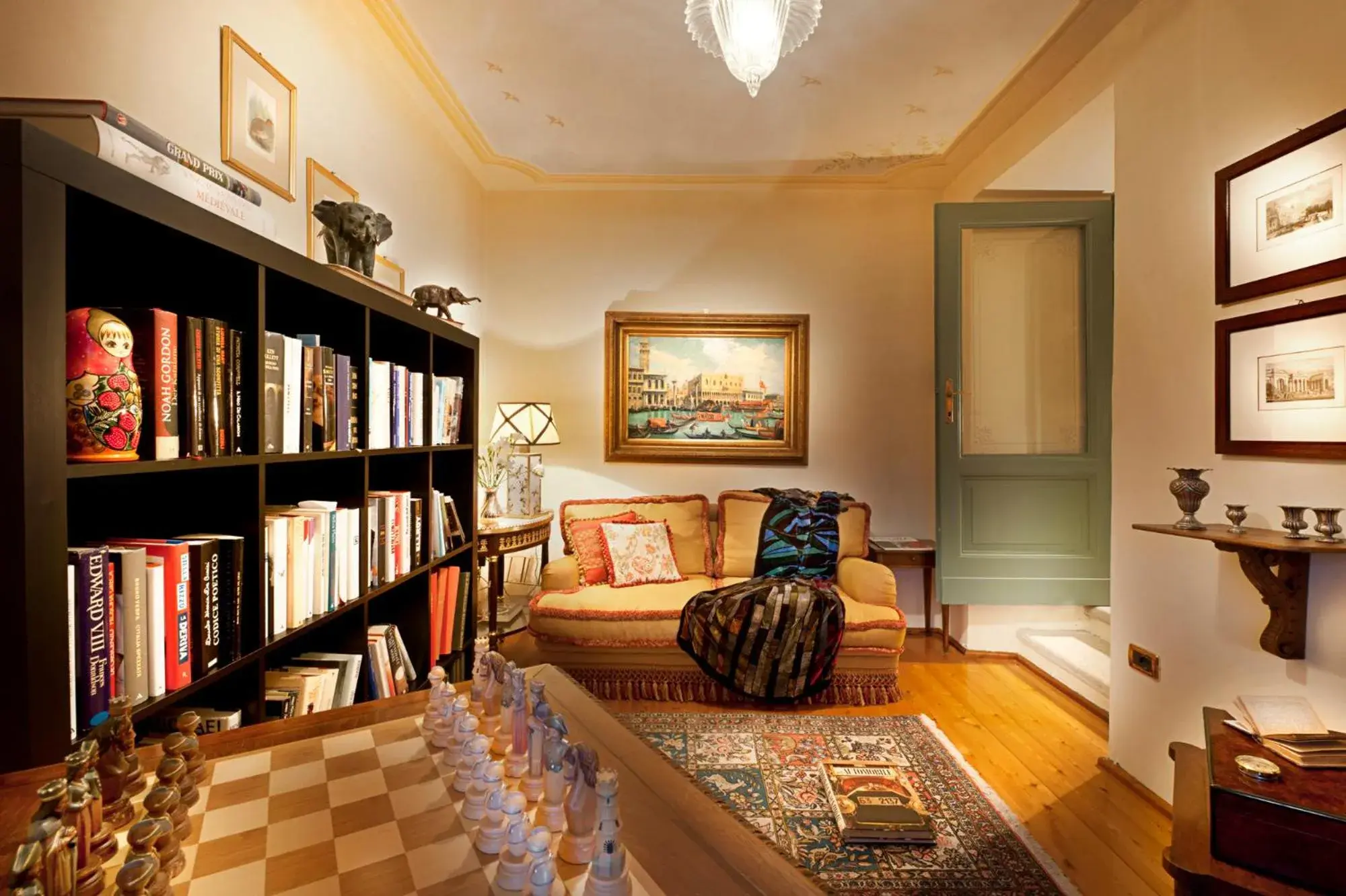 Library in Boutique Hotel Villa Sostaga