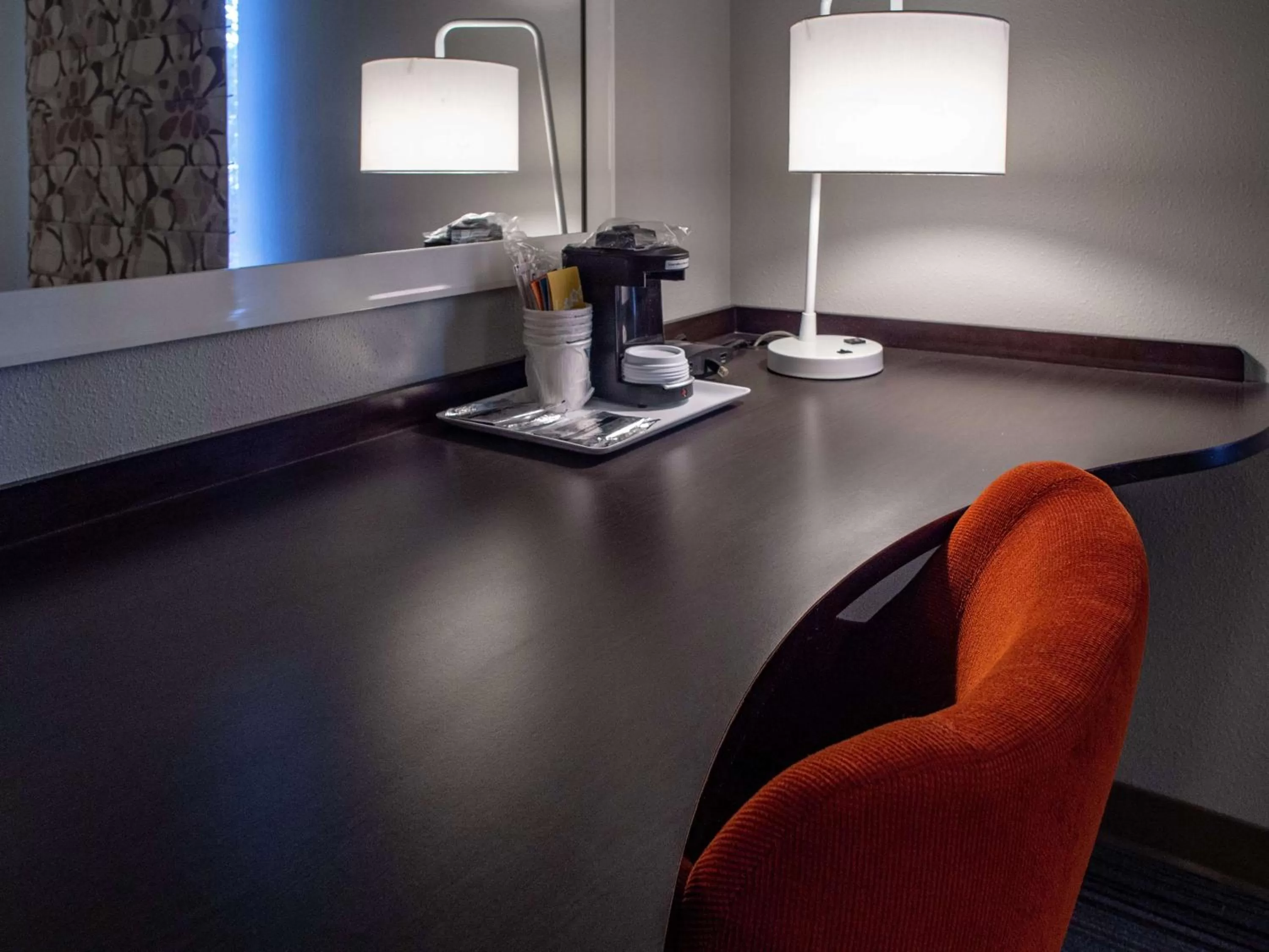 King Suite - Non-Smoking in Hampton Inn Miami