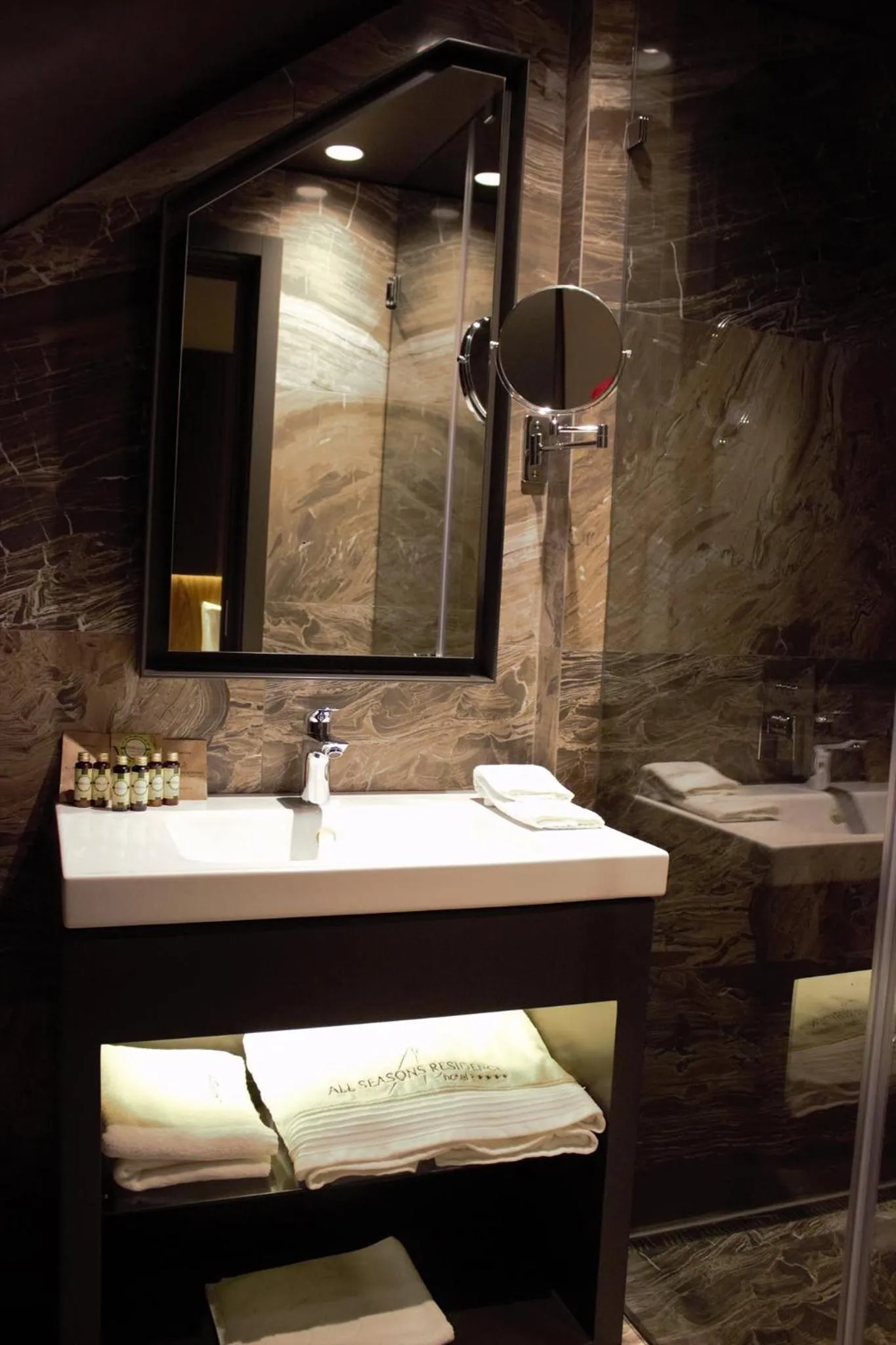 Shower in All Seasons Residence Design Hotel - Free parking