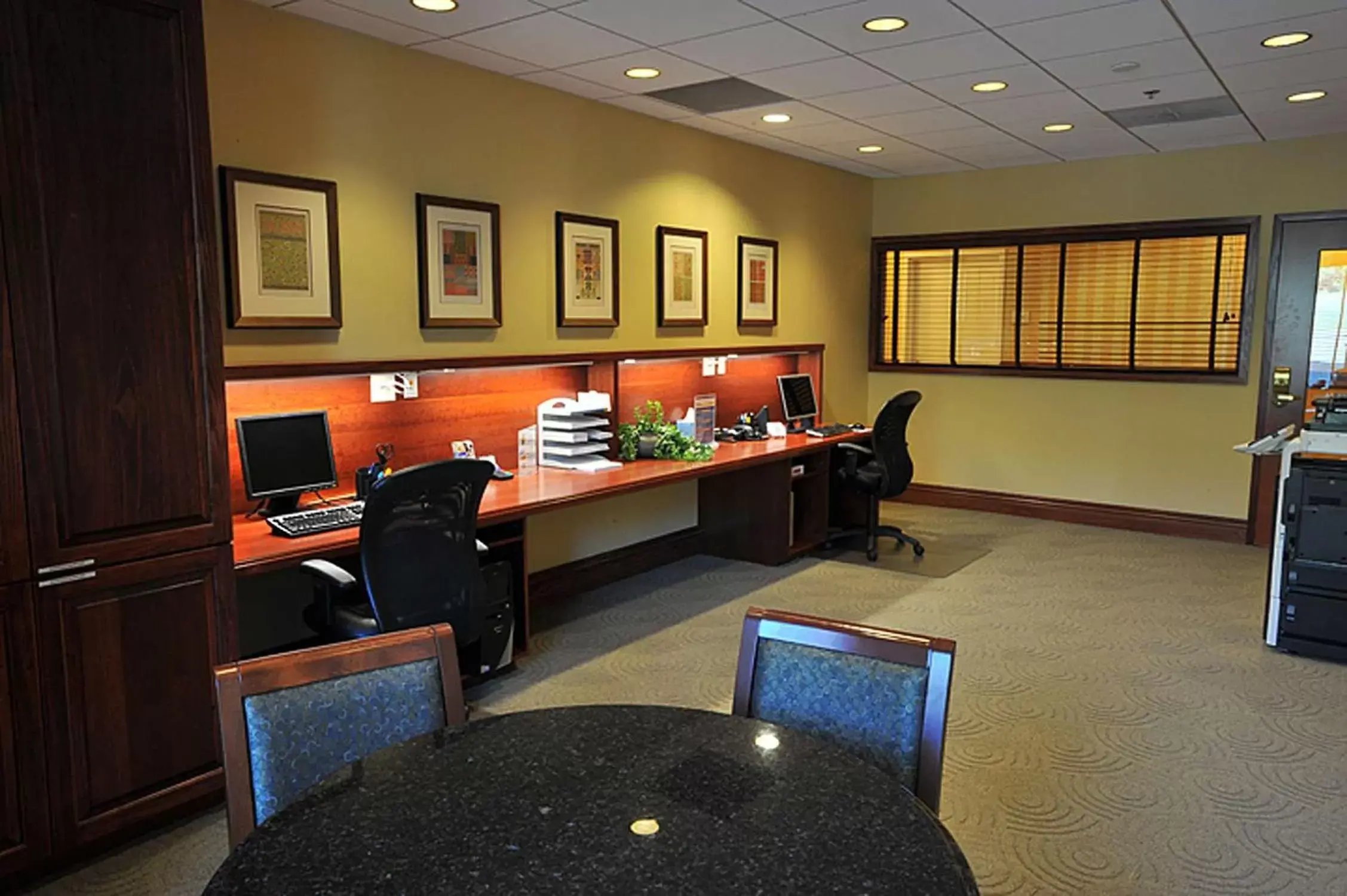 Business facilities in Hilton Garden Inn Milwaukee Northwest Conference Center