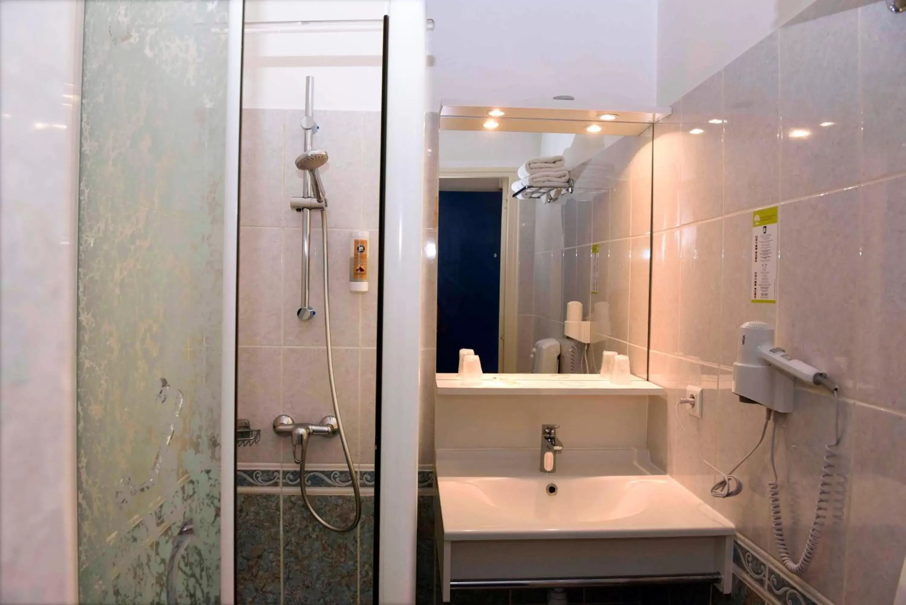 Bathroom in Azur Hotel