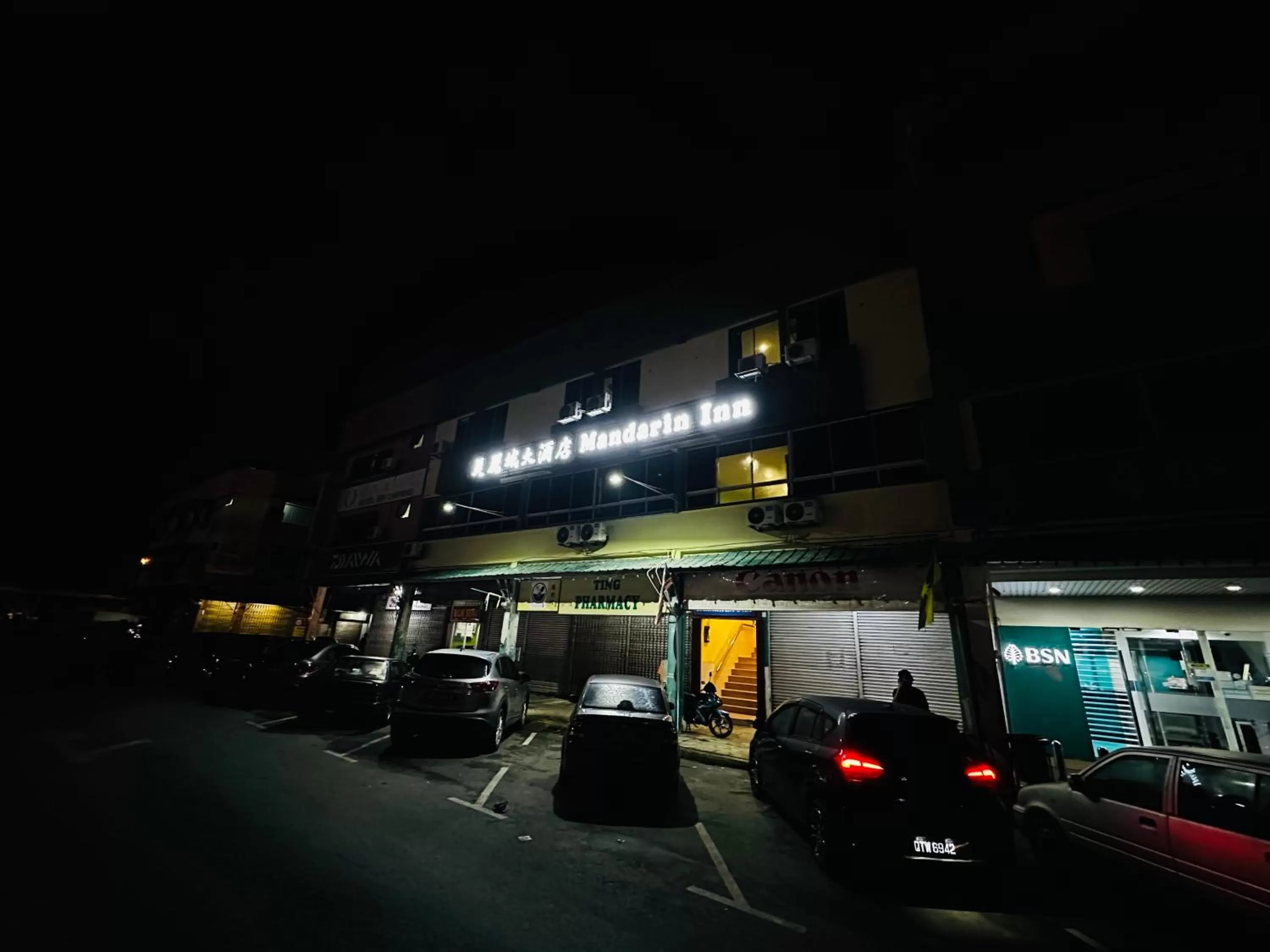 Property Building in Mandarin Inn by Glex