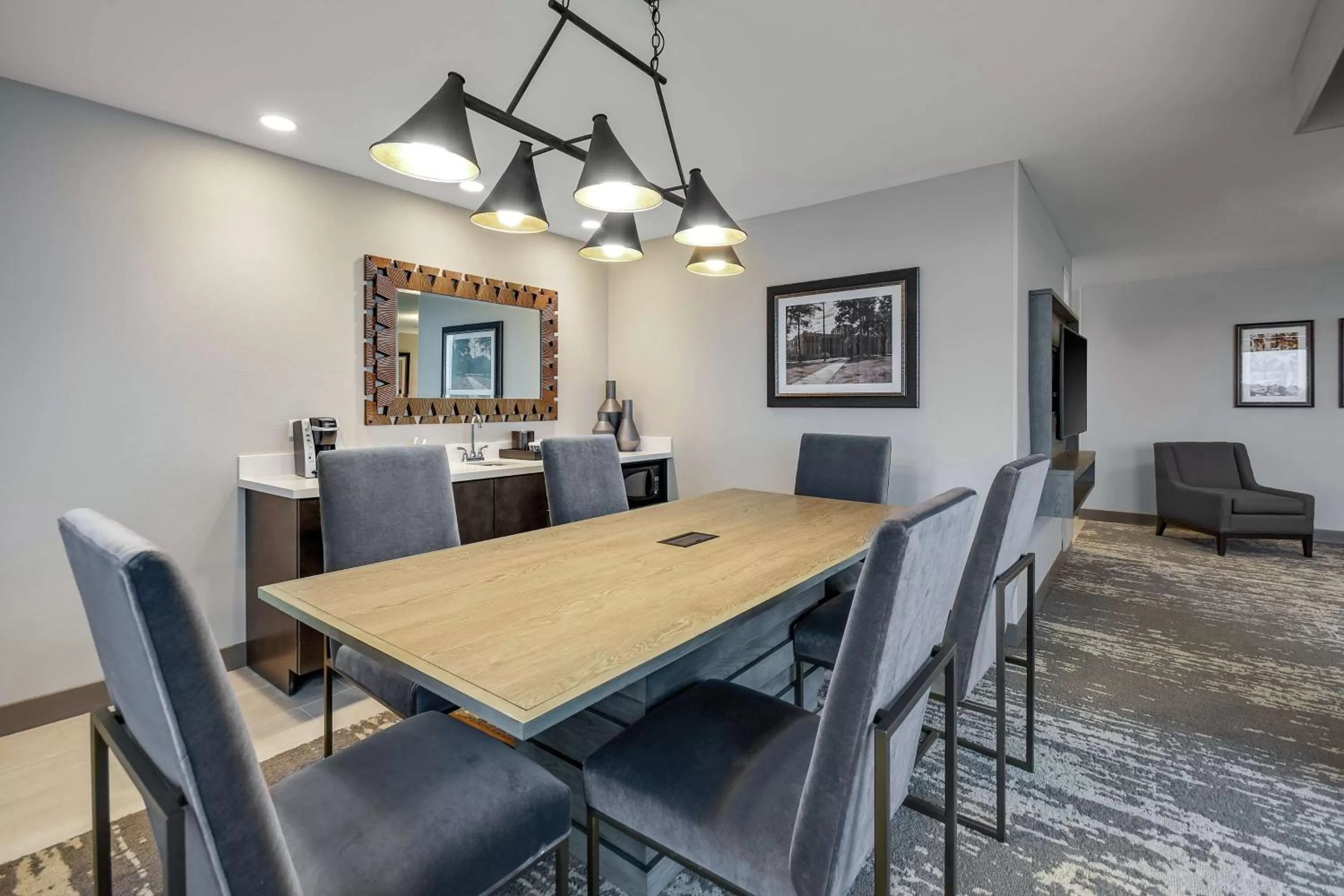 Bedroom in Embassy Suites by Hilton Jonesboro Red Wolf Convention Center