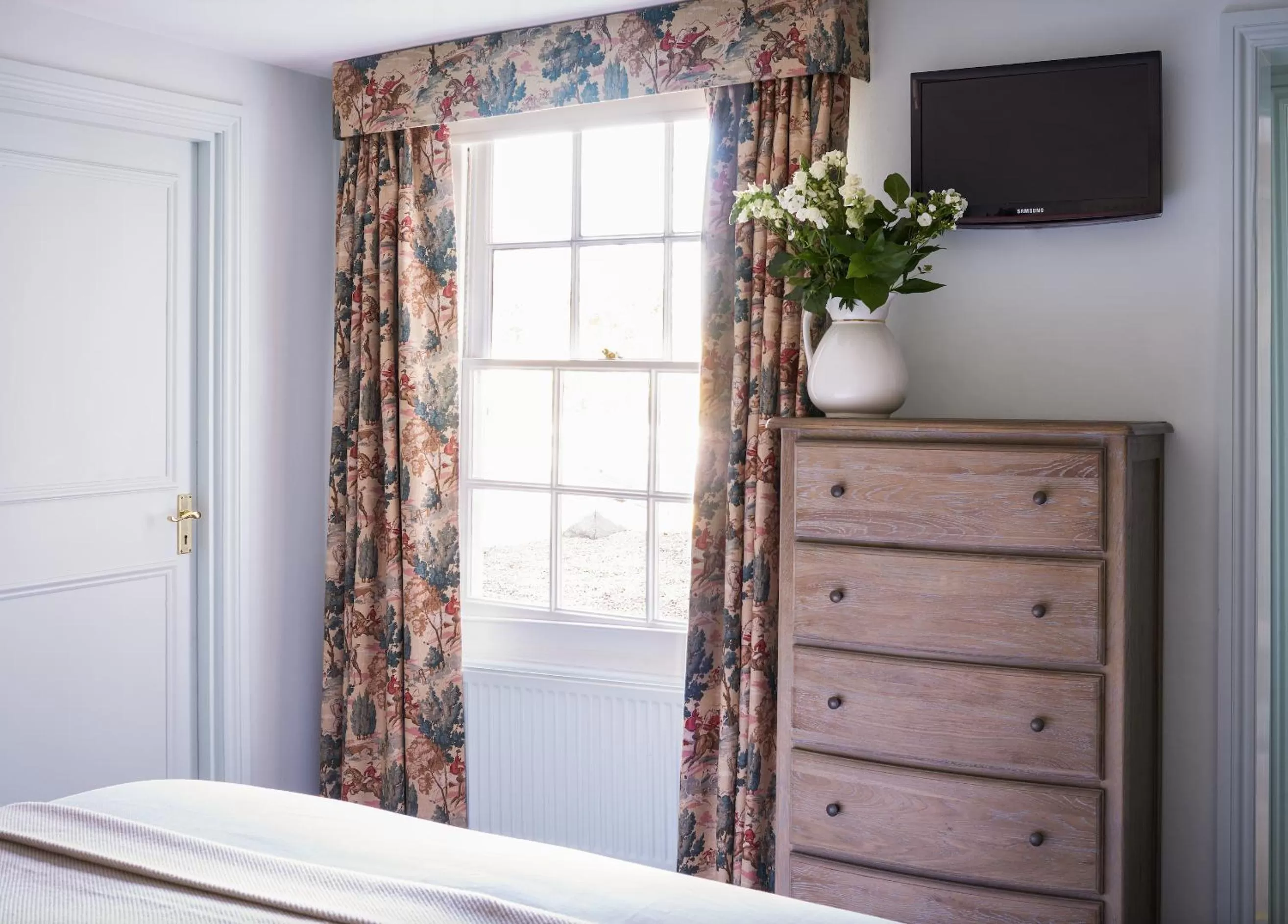 Bedroom, Bed in The Angel Inn, Petworth