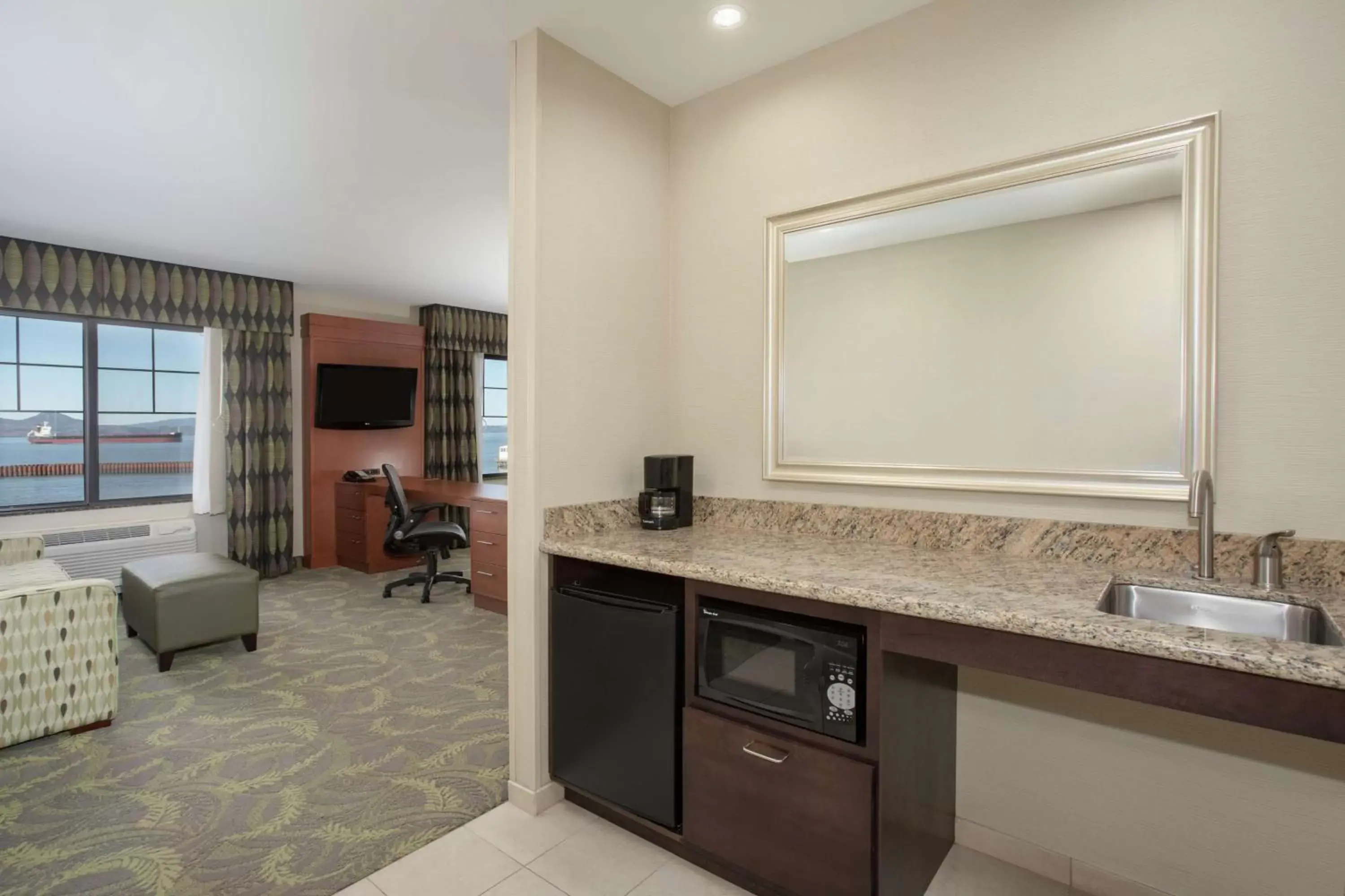 Bedroom, Bathroom in Hampton Inn & Suites Astoria