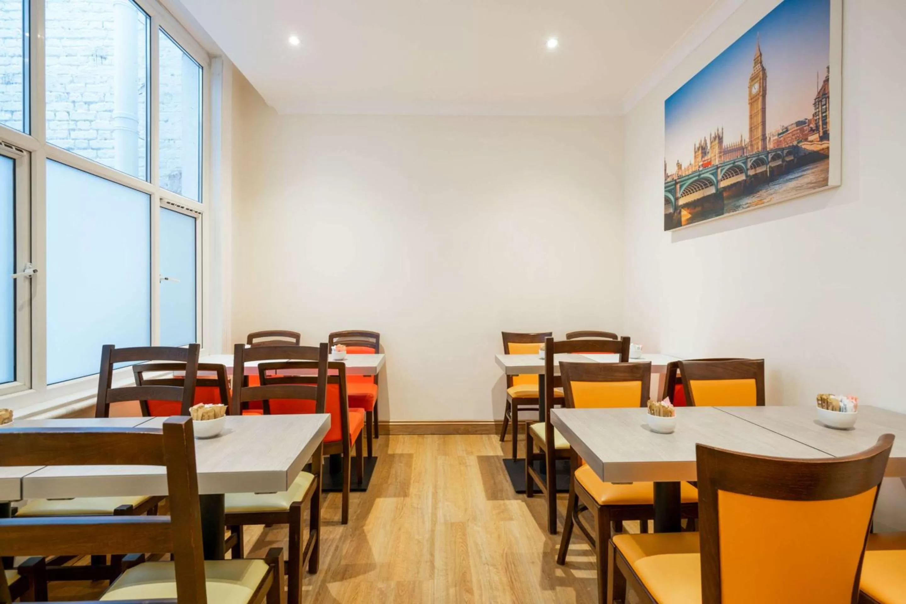 Restaurant/places to eat in Comfort Inn Hyde Park