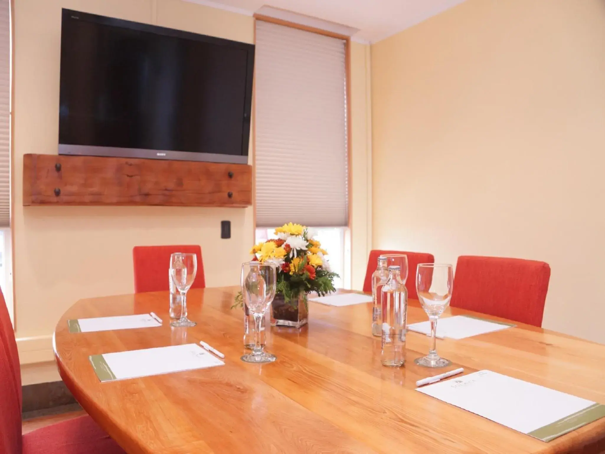 TV and multimedia, Business Area/Conference Room in Solace Hotel Puerto Varas