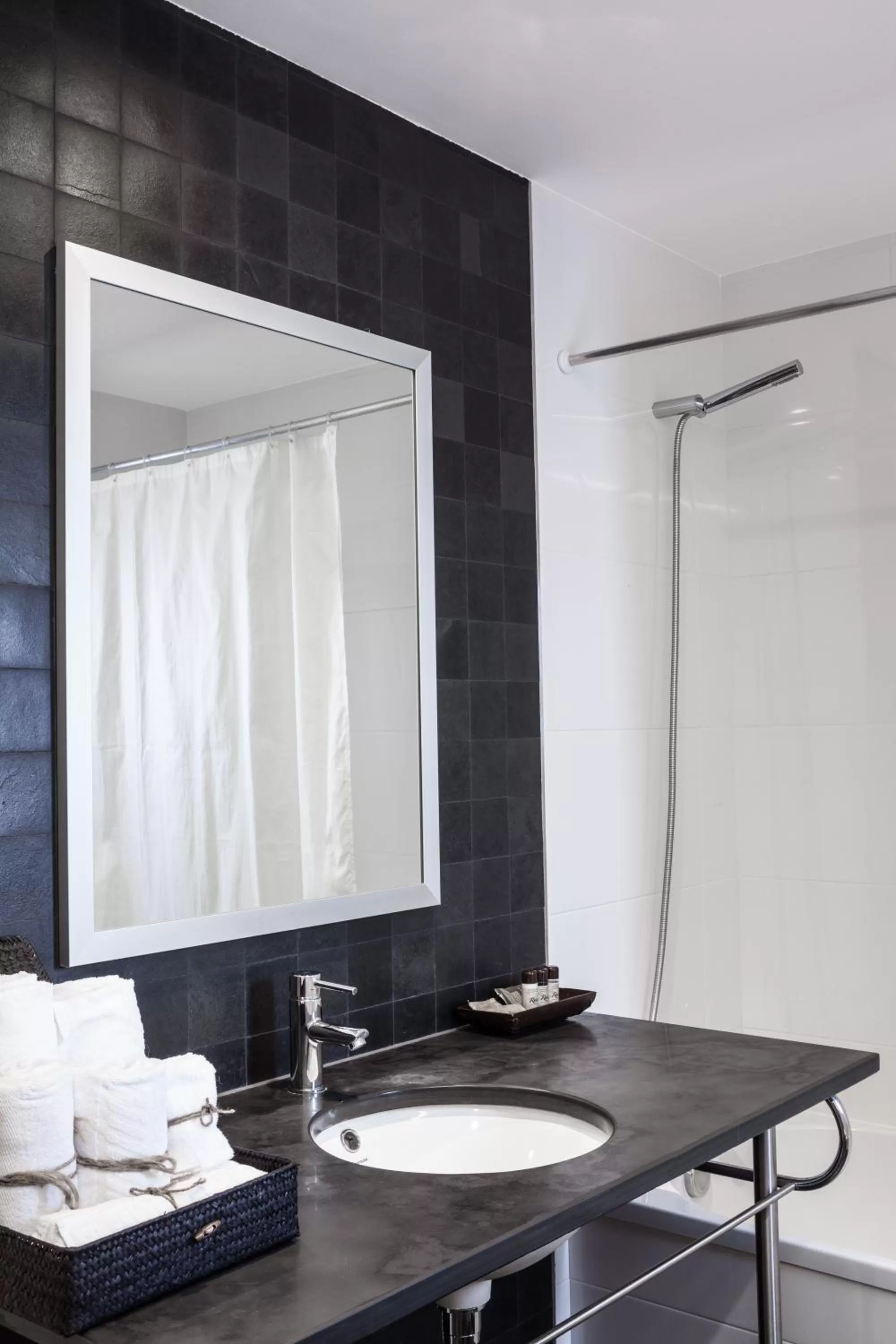 Shower in Hotel Alcatruz