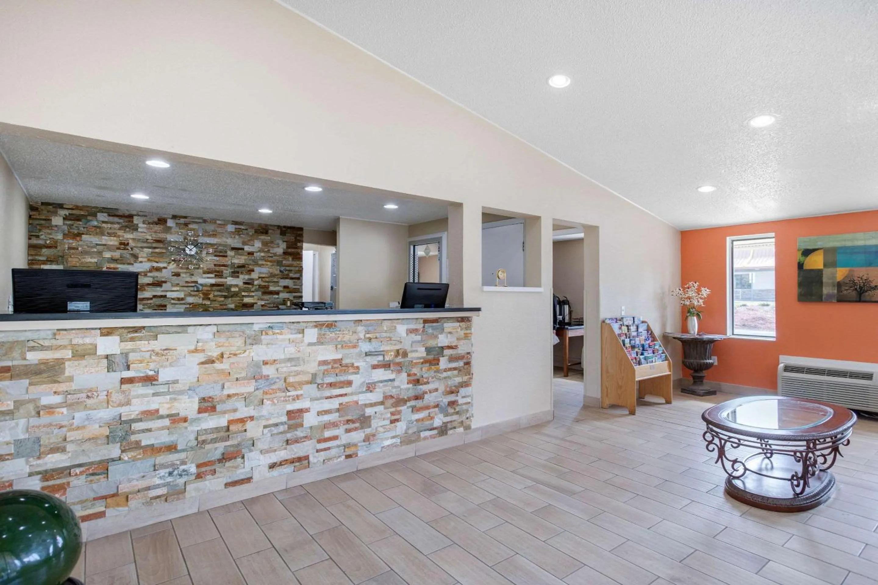 Lobby or reception in Rodeway Inn Auburn Hills - Detroit