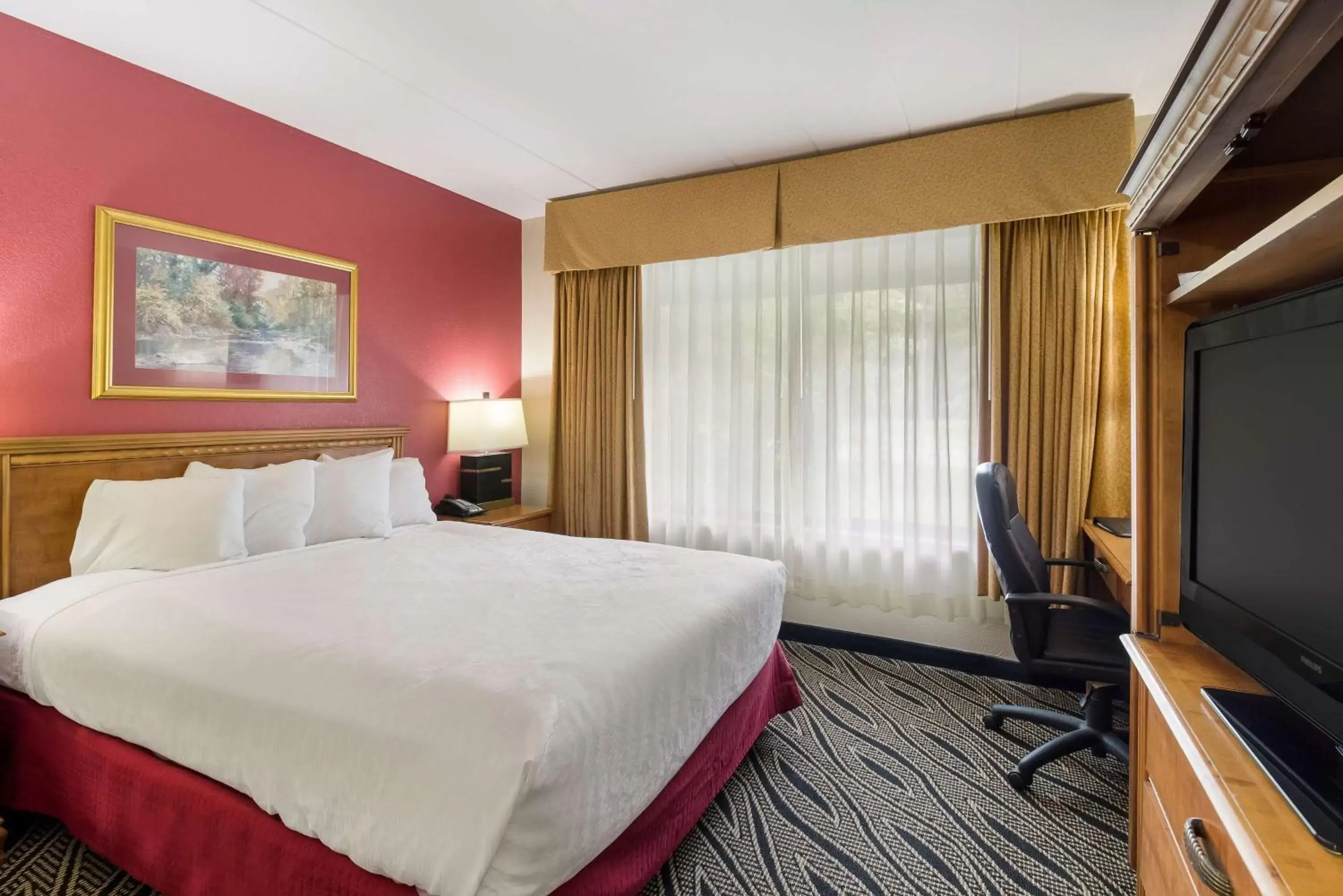 Photo of the whole room, Bed in Best Western Braddock Inn Photo of the whole room, Bed in Best Western Braddock Inn