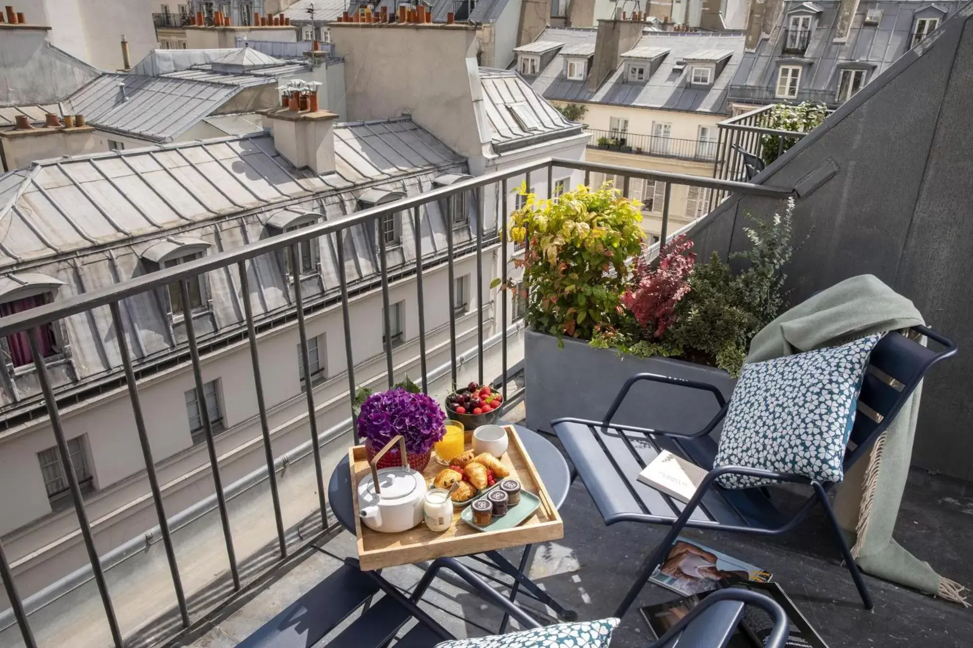 City view, Balcony/Terrace in Les Matins de Paris & Spa
