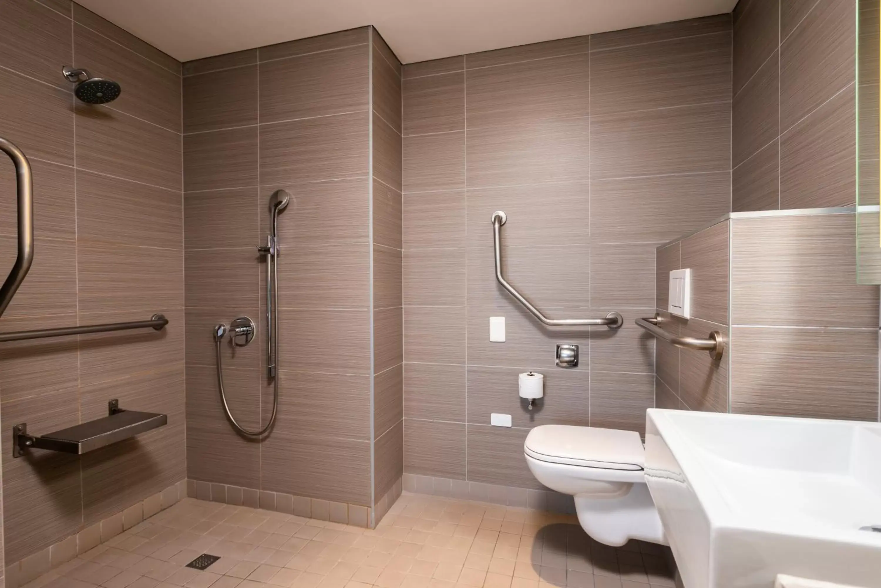 Shower, Bathroom in aha Harbour Bridge Hotel & Suites