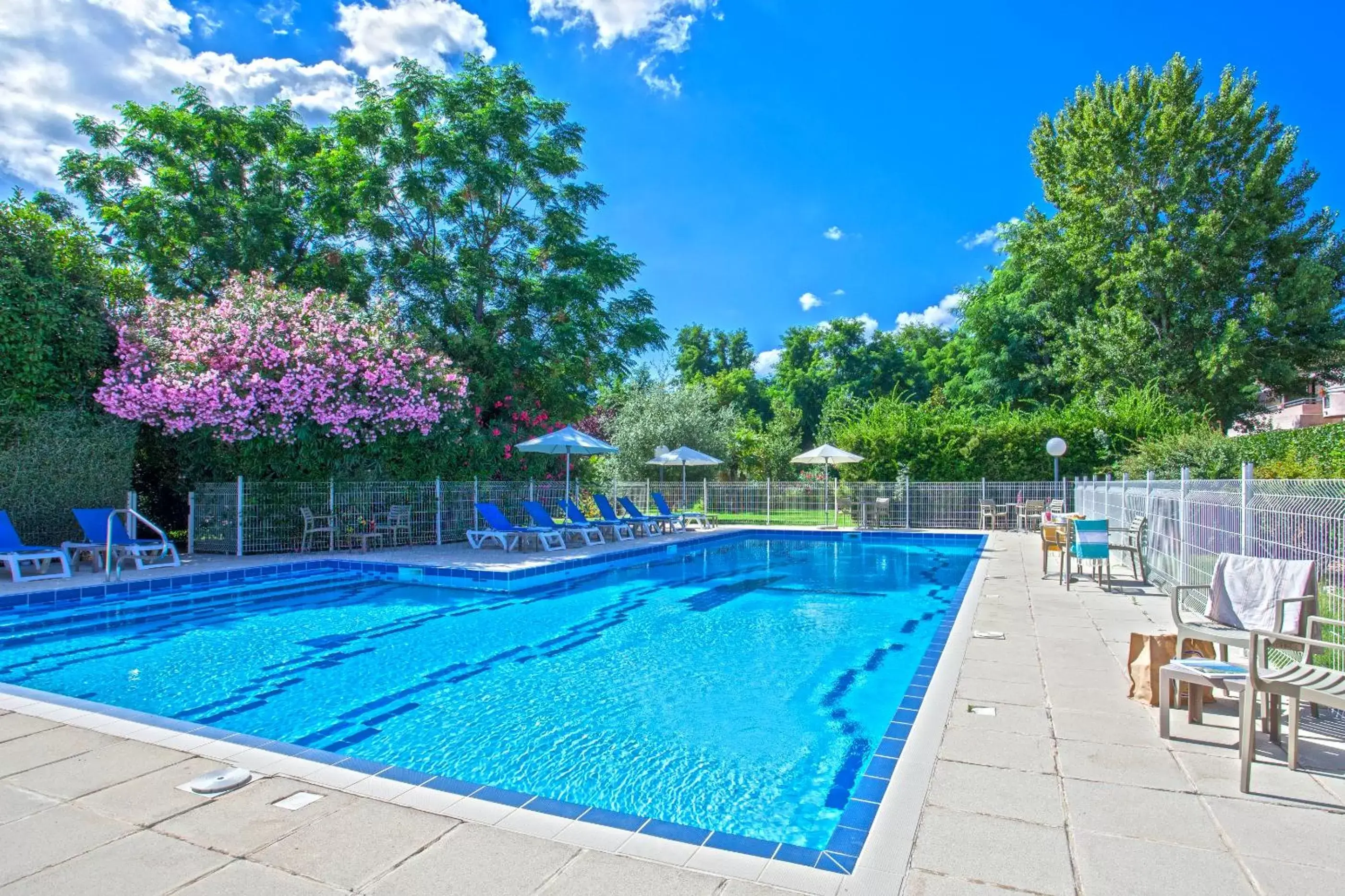 Garden, Swimming Pool in Chez Walter