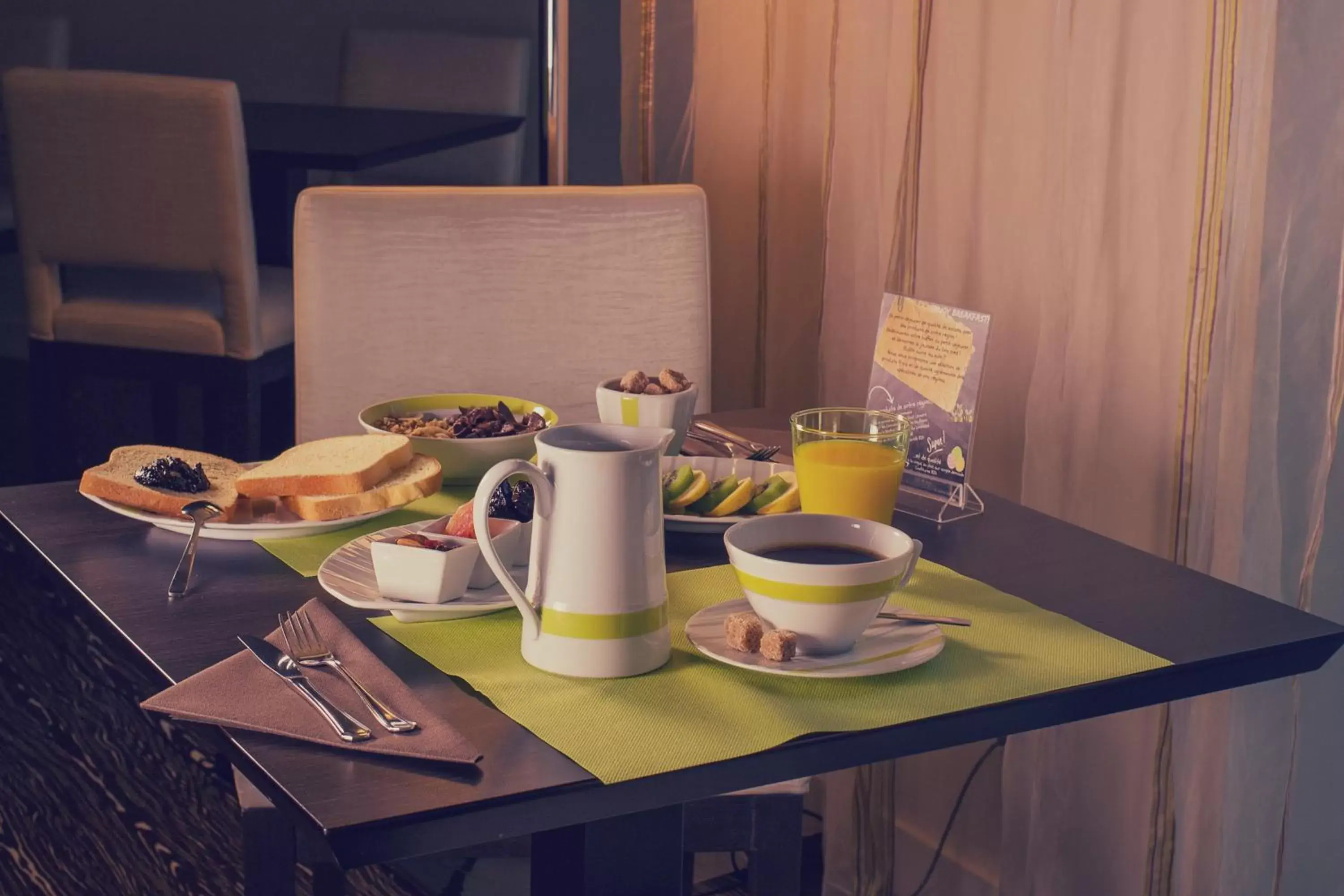 Buffet breakfast in Best Western Plus Richelieu Buffet breakfast in Best Western Plus Richelieu