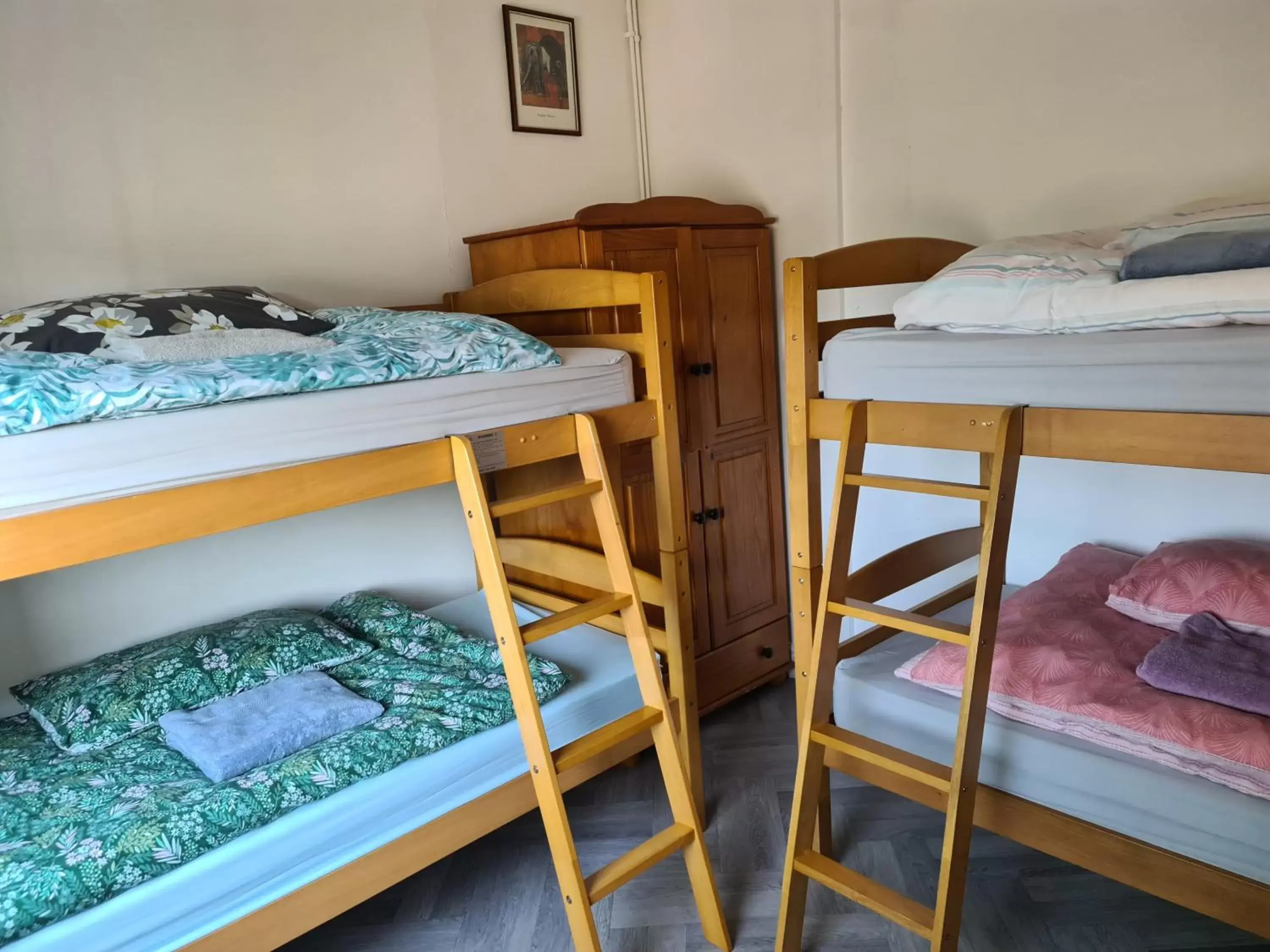Bedroom, Bunk Bed in Hikers & Bikers Refuge